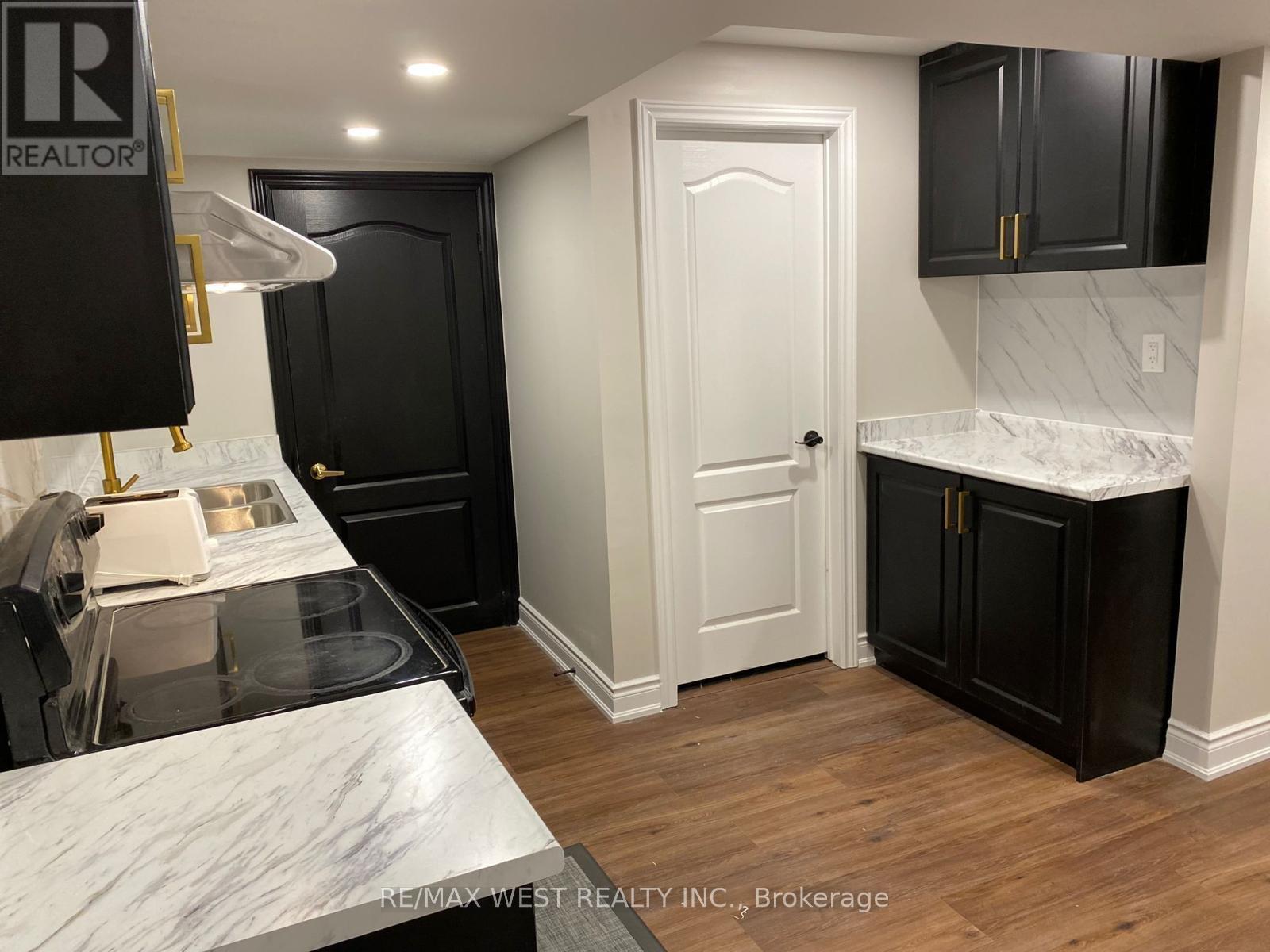 Lower - 5481 Glen Erin Drive, Mississauga, Ontario  L5M 5C8 - Photo 3 - W12872520