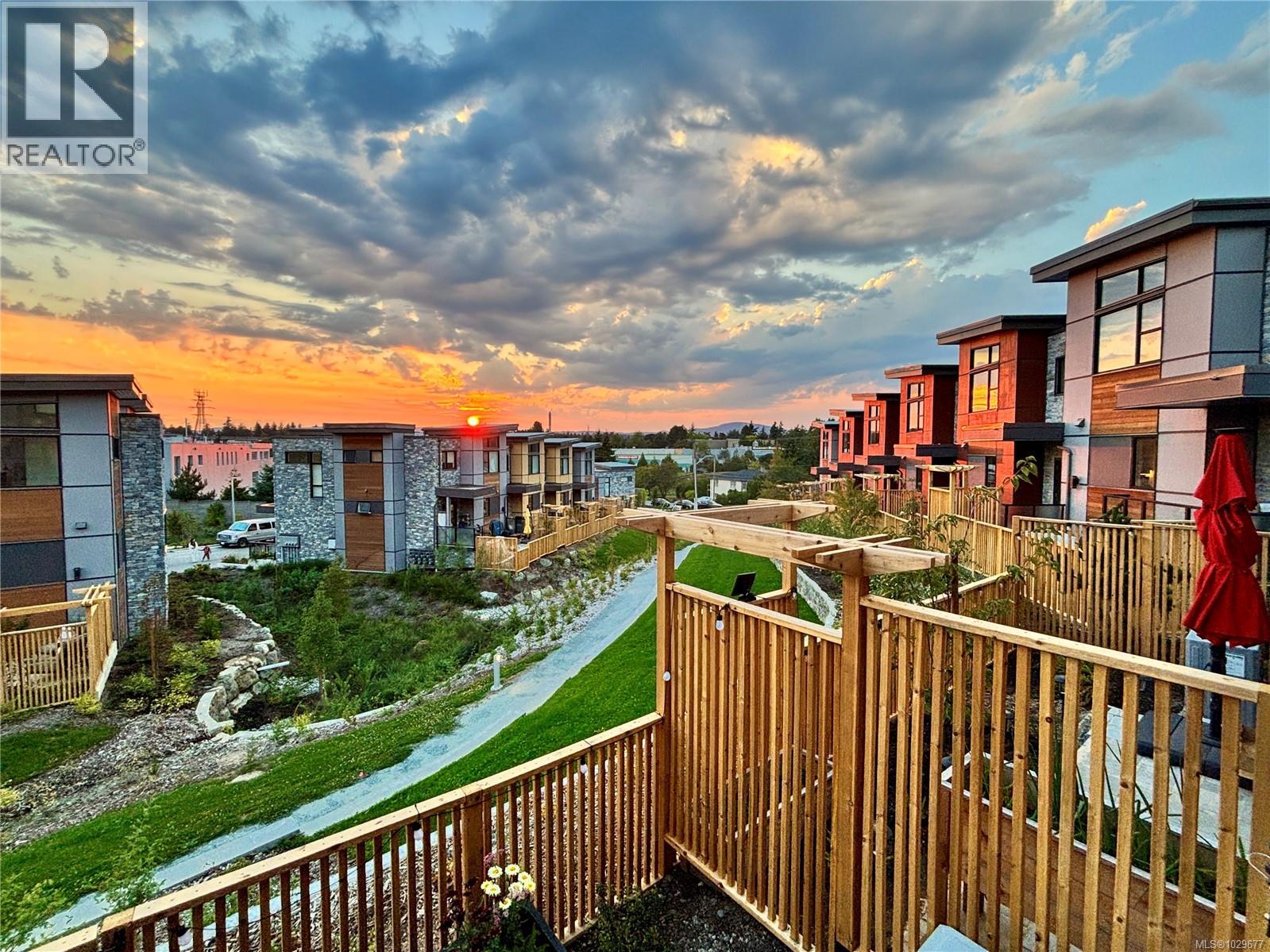 26 4253 Dieppe Rd, Saanich, British Columbia  V8X 2N2 - Photo 2 - 1029677