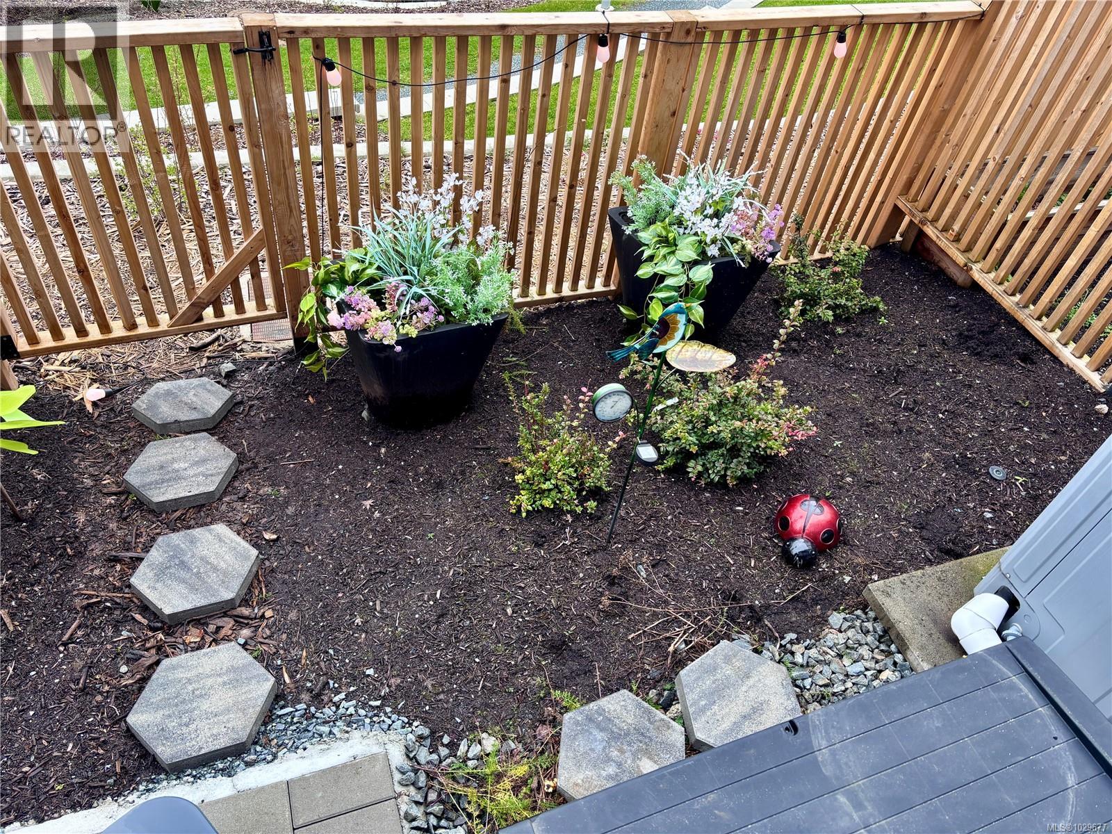 26 4253 Dieppe Rd, Saanich, British Columbia  V8X 2N2 - Photo 45 - 1029677