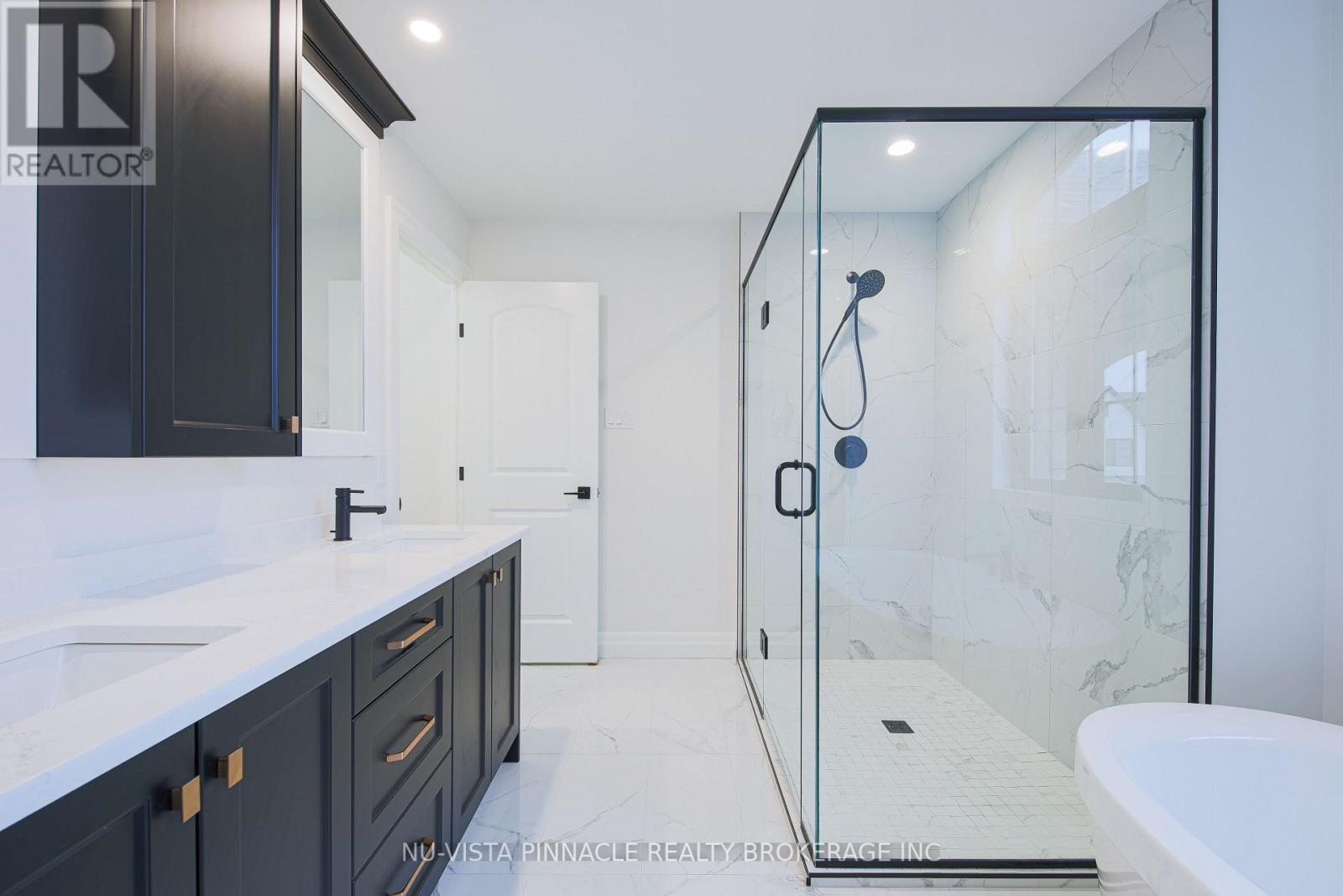 1932 Trailsway Drive, London South, Ontario  N6K 0K7 - Photo 17 - X12917138