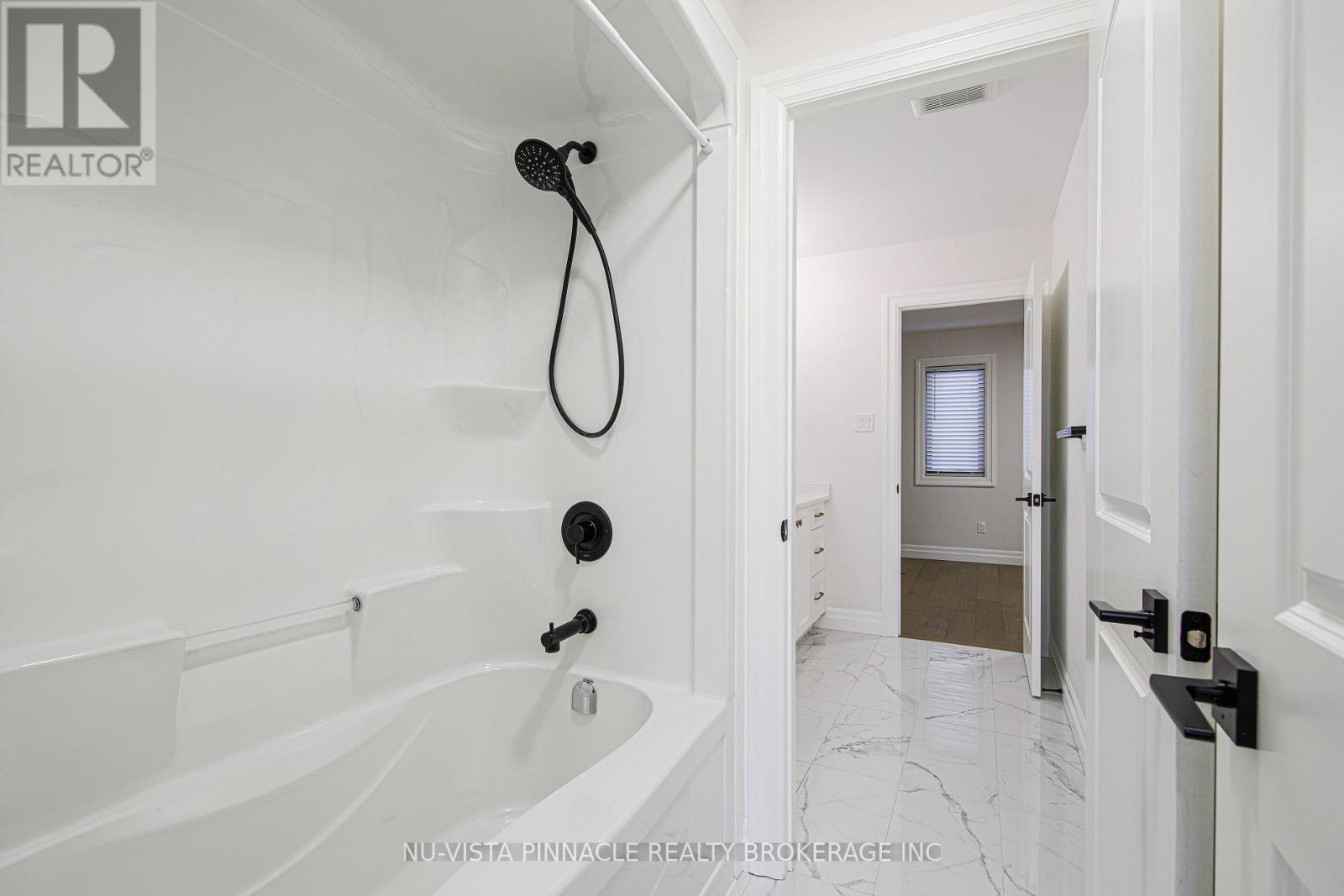 1932 Trailsway Drive, London South, Ontario  N6K 0K7 - Photo 21 - X12917138