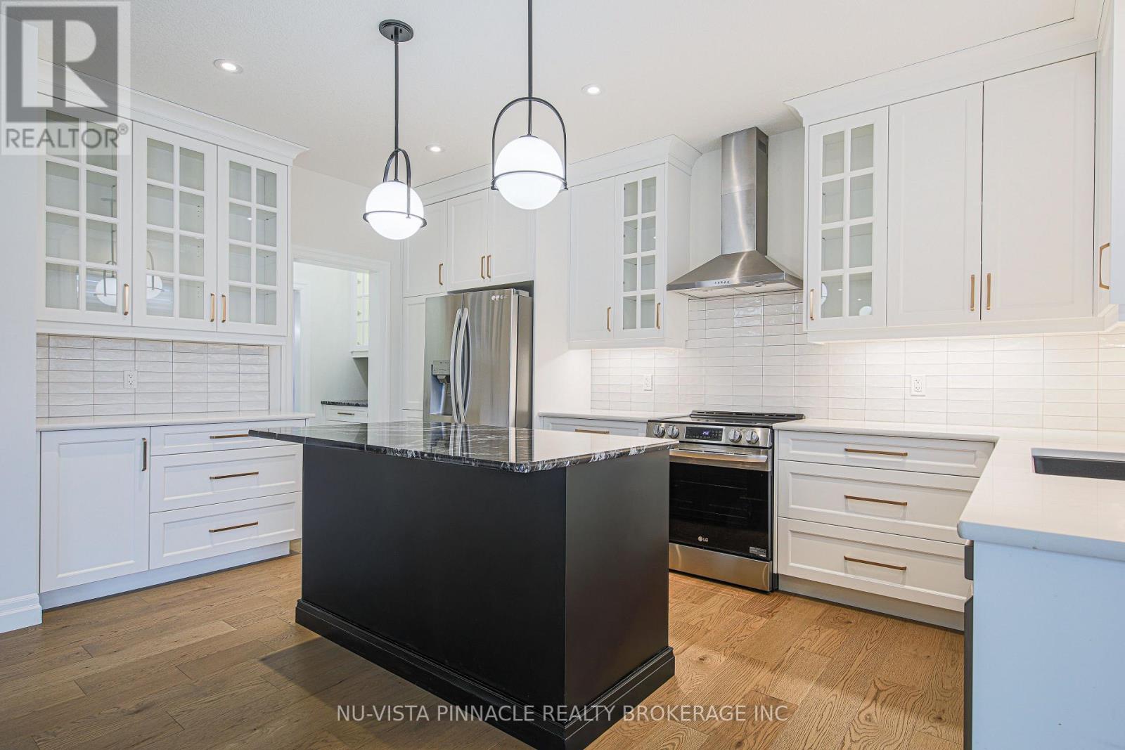 1932 Trailsway Drive, London South, Ontario  N6K 0K7 - Photo 6 - X12917138