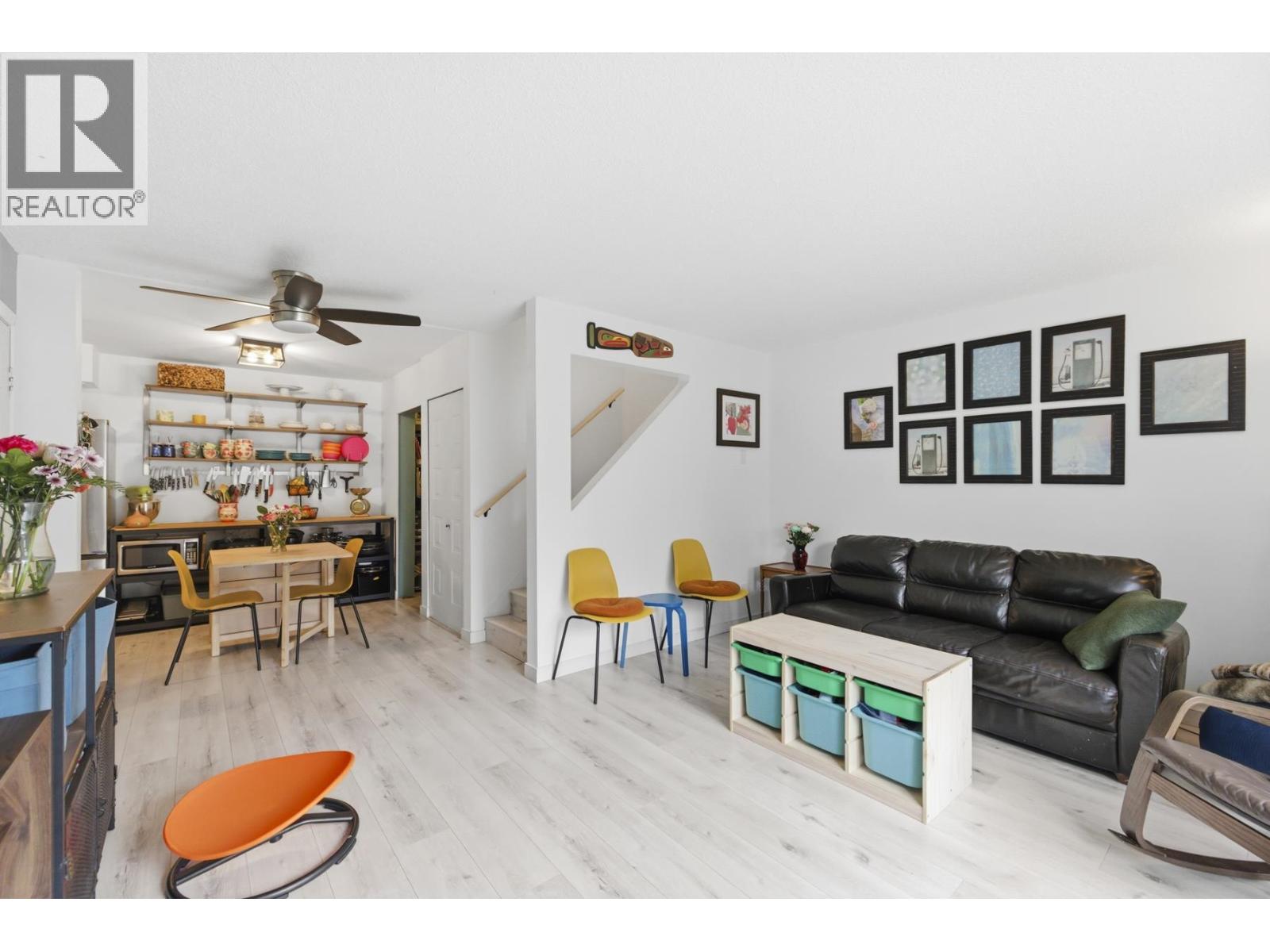 988 Howie Avenue, Coquitlam, British Columbia  V3J 1T3 - Photo 11 - R3103293