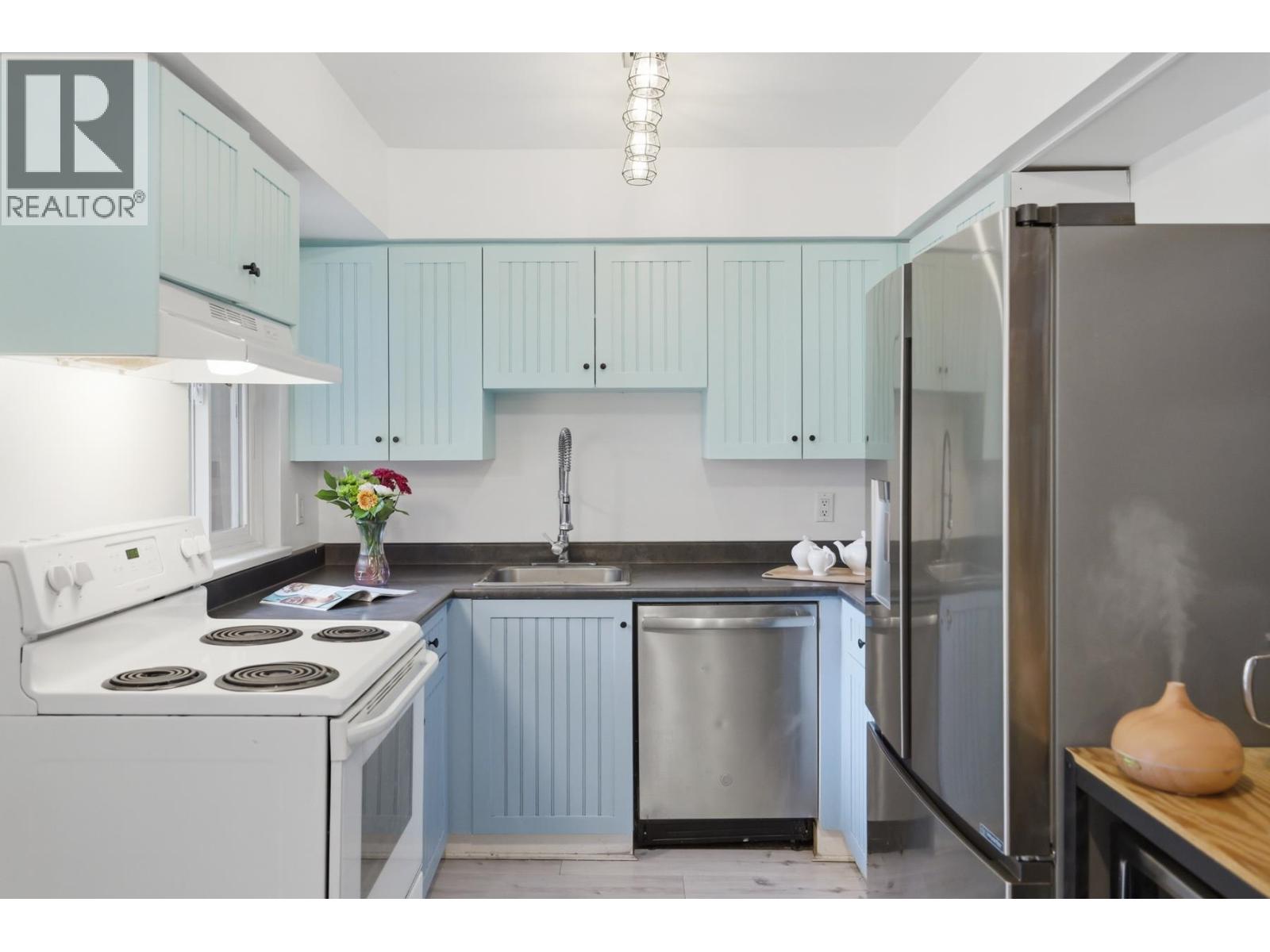 988 Howie Avenue, Coquitlam, British Columbia  V3J 1T3 - Photo 17 - R3103293