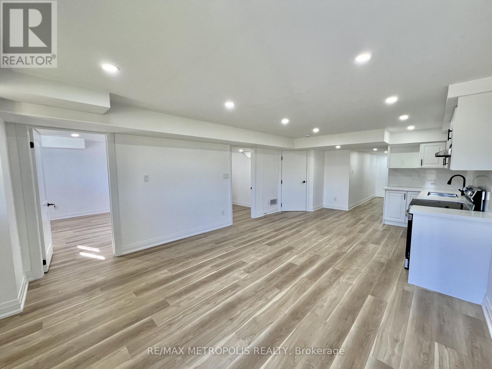 Basement - 3271a Turnstone Boulevard, Pickering, Ontario  L1X 0N2 - Photo 2 - E12917166