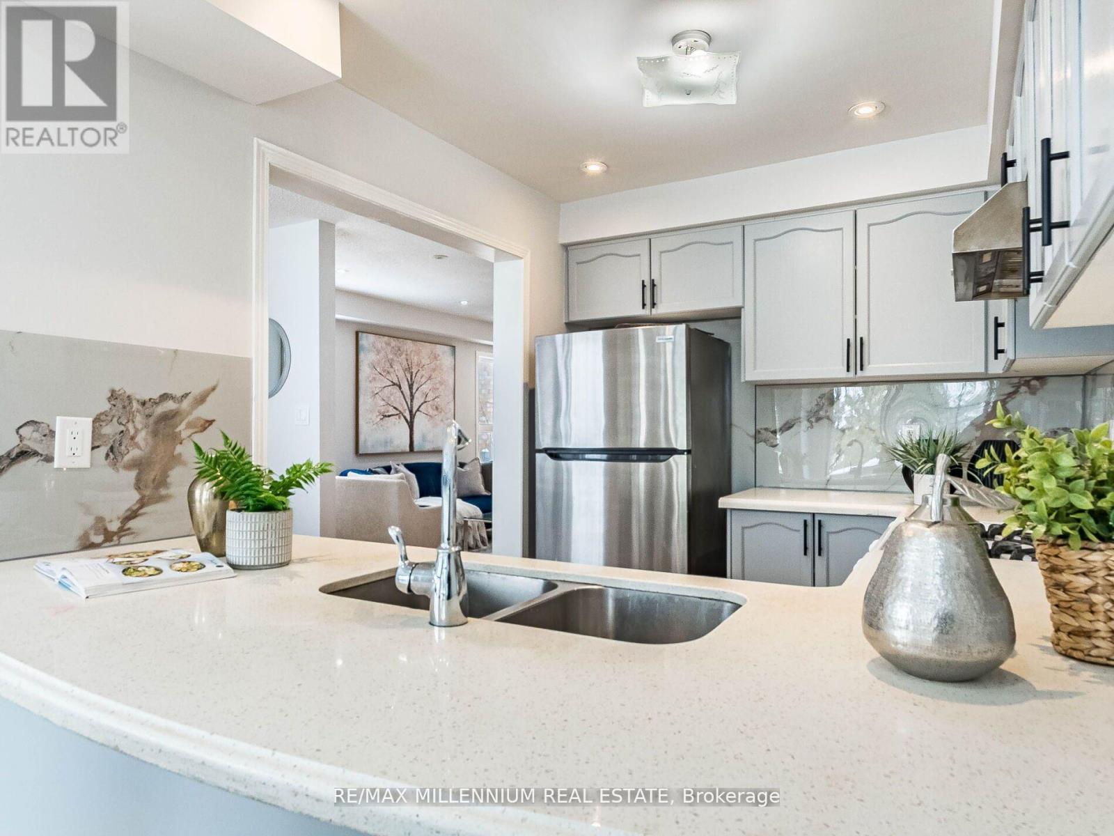 9 Revelstoke Place, Brampton, Ontario  L6R 3G3 - Photo 10 - W12917140