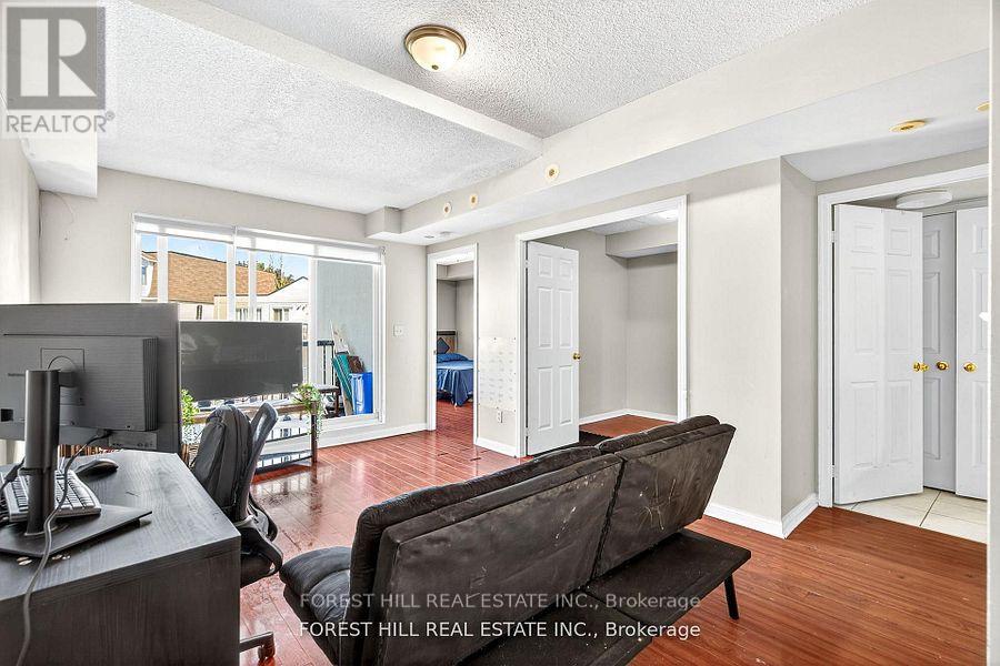 2022 - 3035 Finch Ave Avenue W, Toronto, Ontario  M9M 0A3 - Photo 7 - W12917162