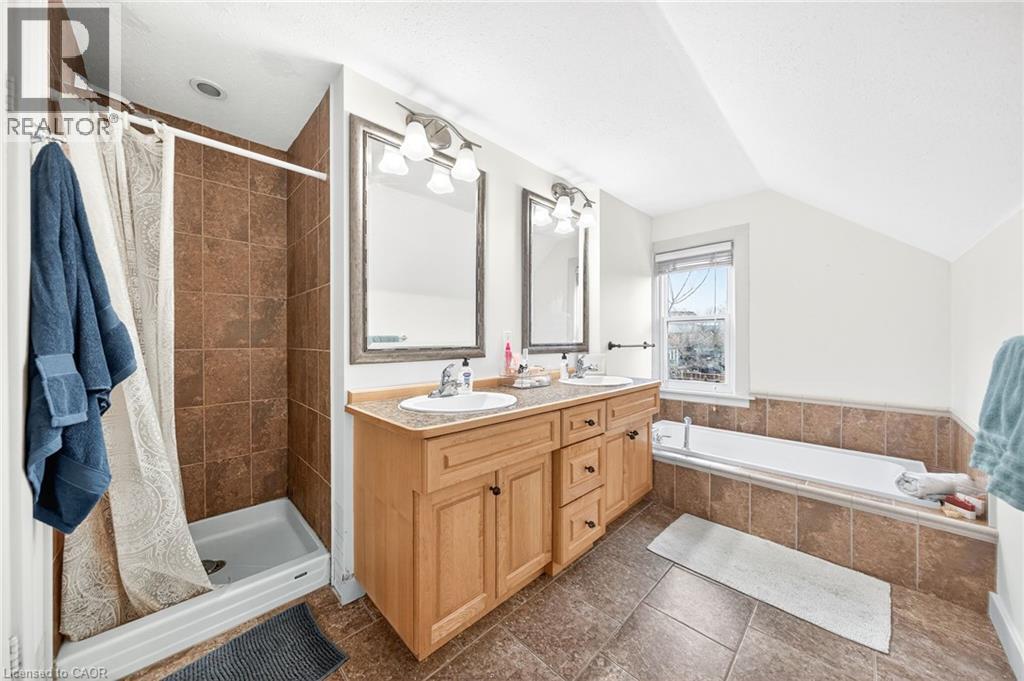 14 Hermie Place, Kitchener, Ontario  N2H 4Y1 - Photo 32 - 40814826