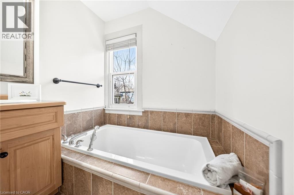 14 Hermie Place, Kitchener, Ontario  N2H 4Y1 - Photo 33 - 40814826