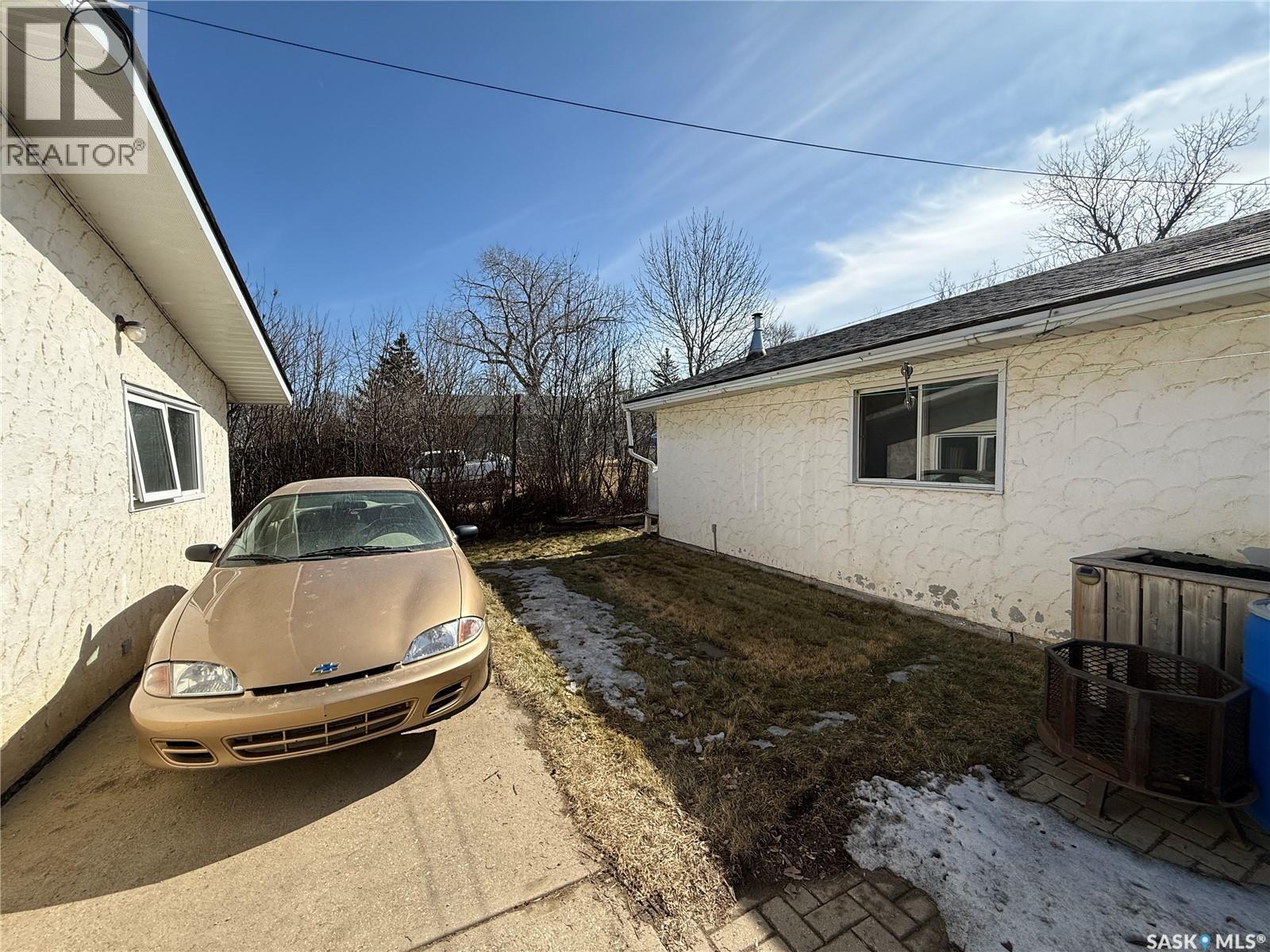 14 2nd Avenue Se, Weyburn, Saskatchewan  S4H 1W8 - Photo 25 - SK031190