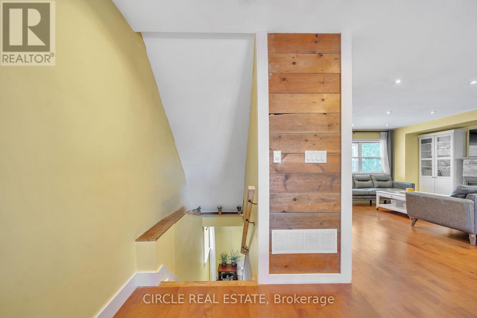 1043 Shaw Drive, Mississauga, Ontario  L5G 3Z3 - Photo 32 - W12885086