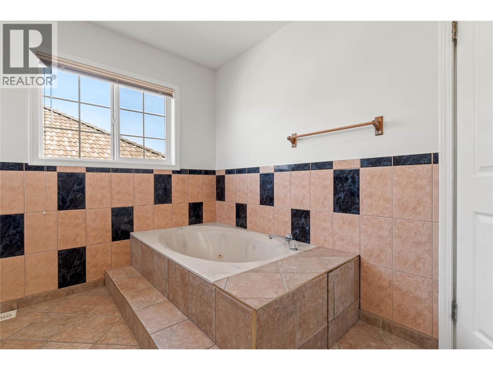 1120 14th Street, Kamloops, British Columbia  V2B 8K7 - Photo 41 - 10380290