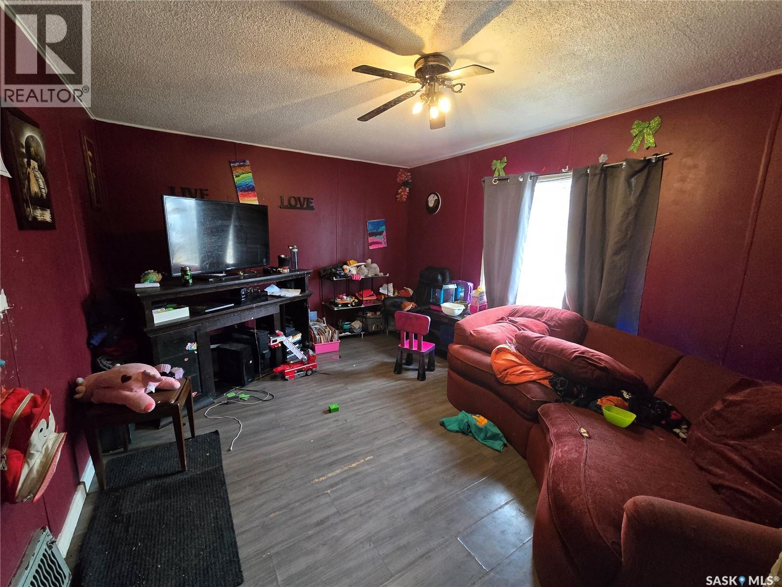470 2nd Avenue Nw, Swift Current, Saskatchewan  S9H 0P7 - Photo 2 - SK031183