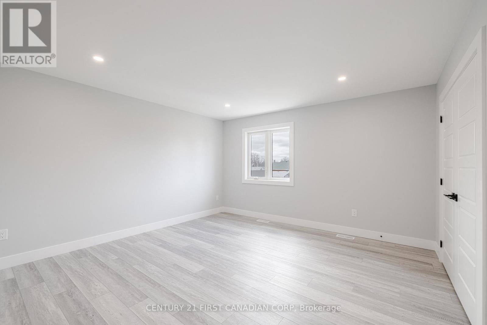 109 Ross Street, St. Thomas, Ontario  N5R 3X8 - Photo 8 - X12916728