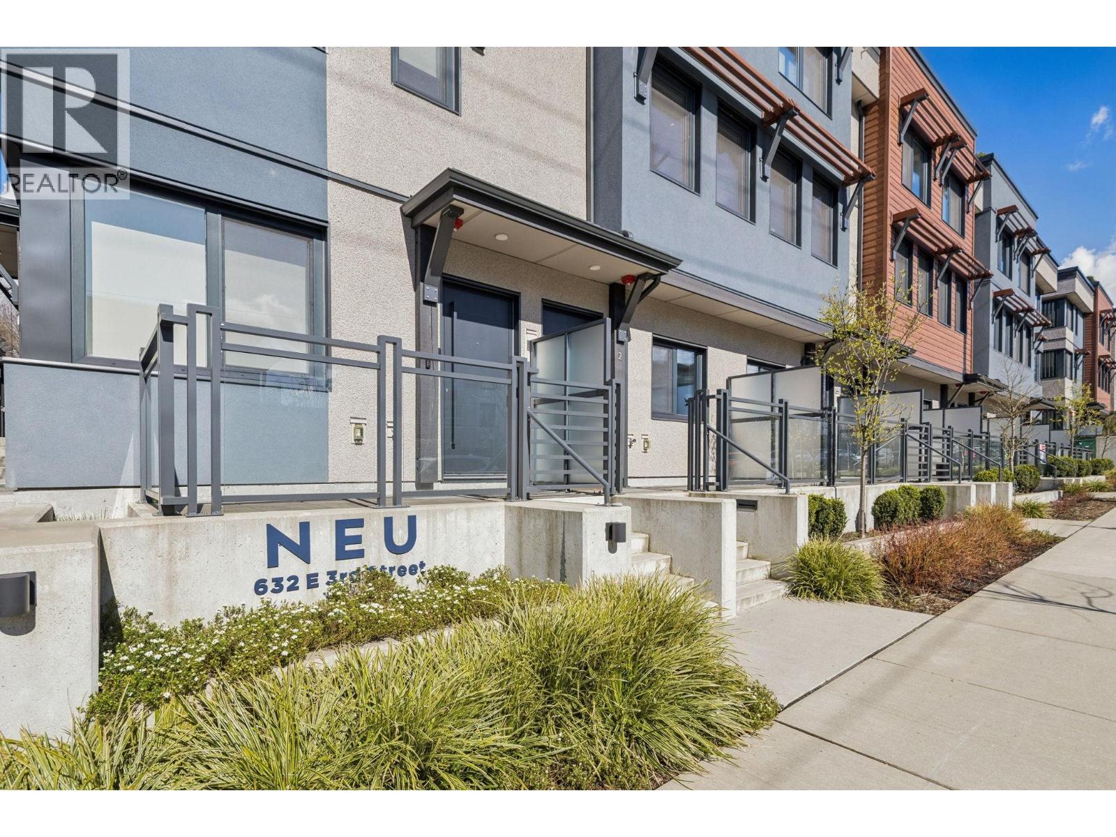 2 632 E 3rd Street, North Vancouver, British Columbia  V7L 0J1 - Photo 3 - R3102862