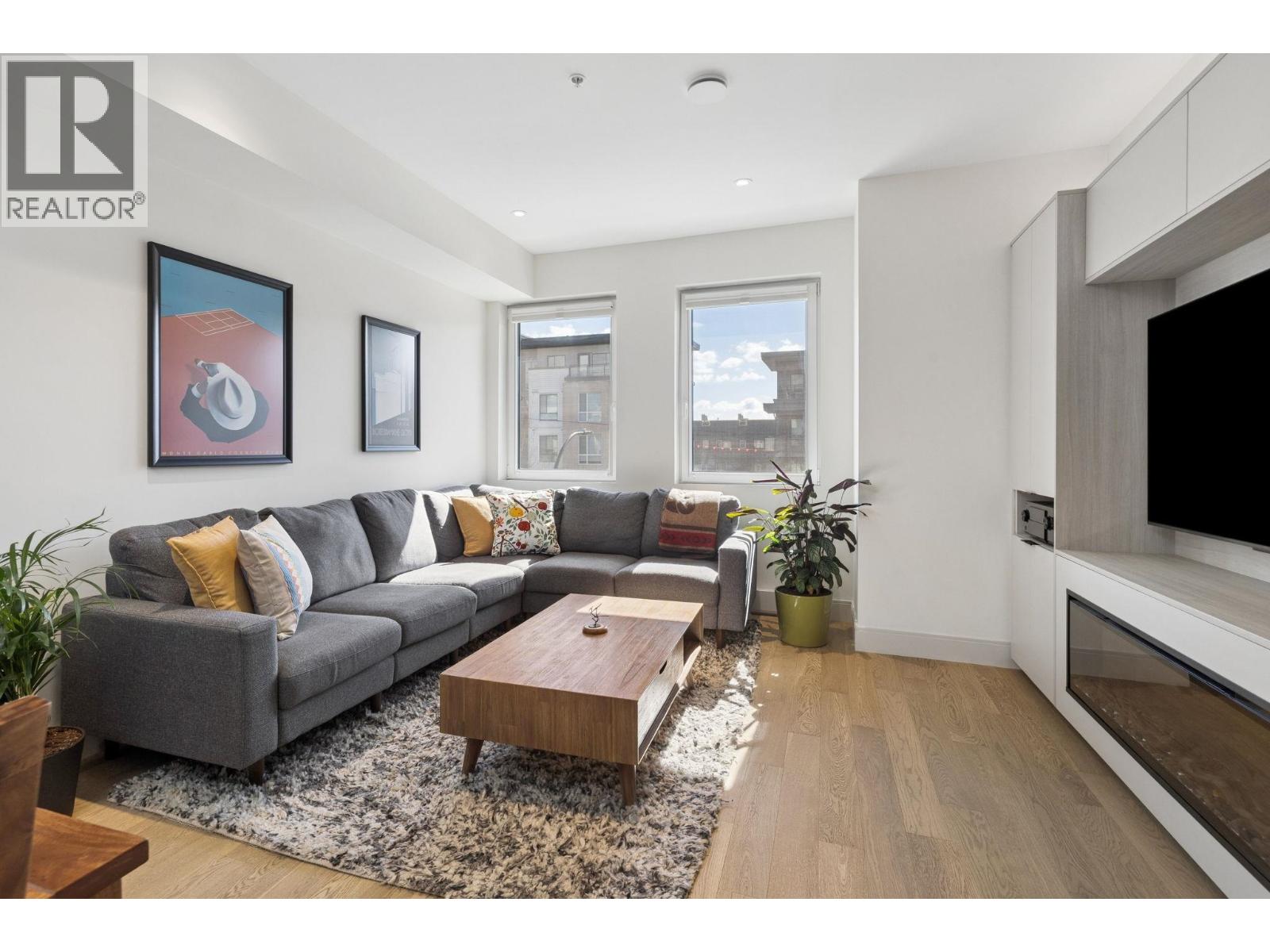 2 632 E 3RD STREET, North Vancouver, British Columbia