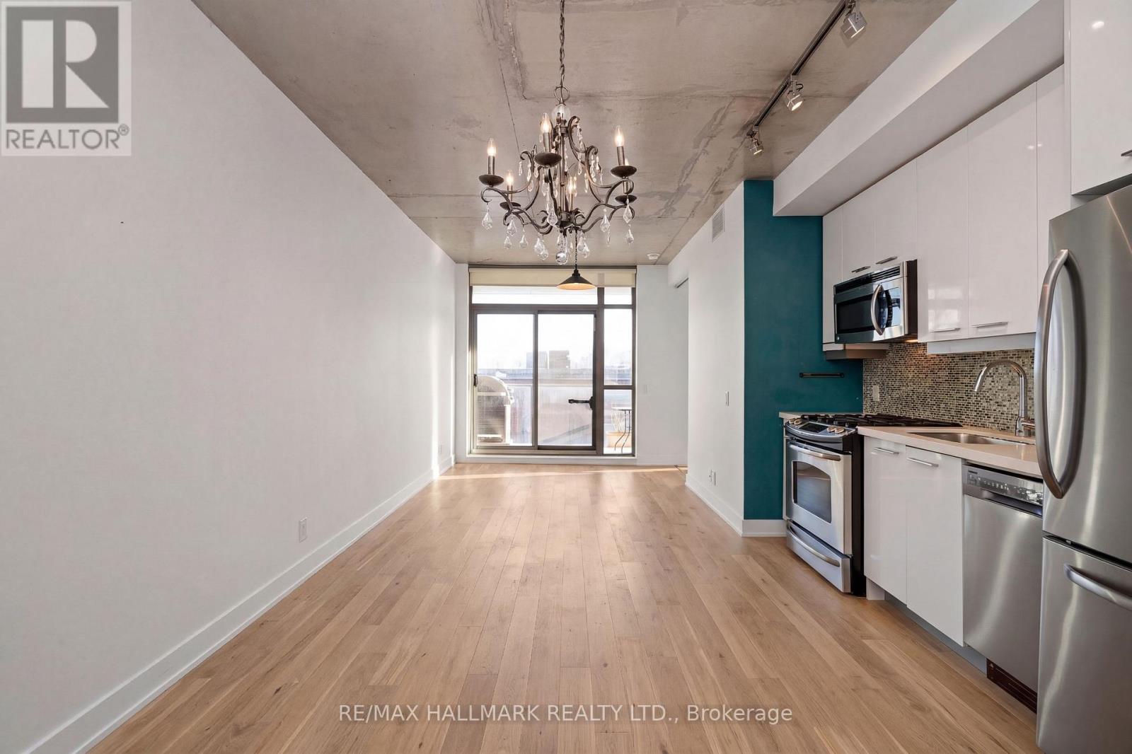 605 - 2 Gladstone Avenue, Toronto, Ontario  M6J 0B2 - Photo 2 - C12917168