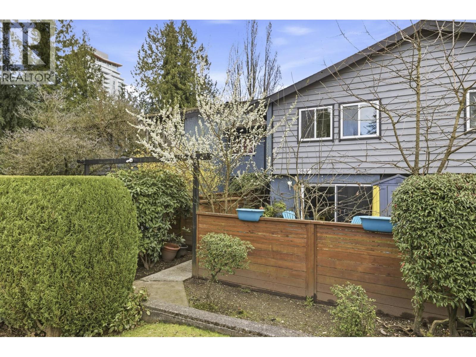 988 Howie Avenue, Coquitlam, British Columbia  V3J 1T3 - Photo 2 - R3103293