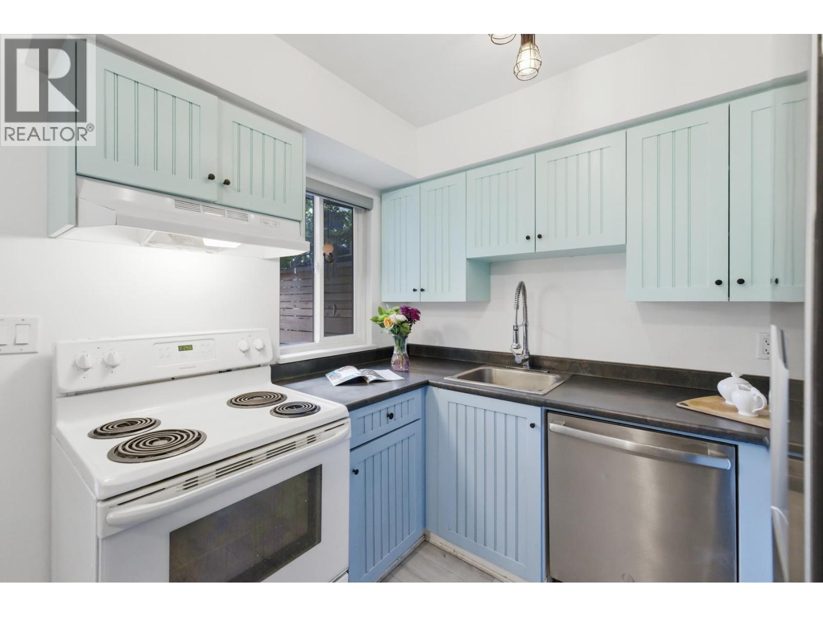 988 Howie Avenue, Coquitlam, British Columbia  V3J 1T3 - Photo 18 - R3103293