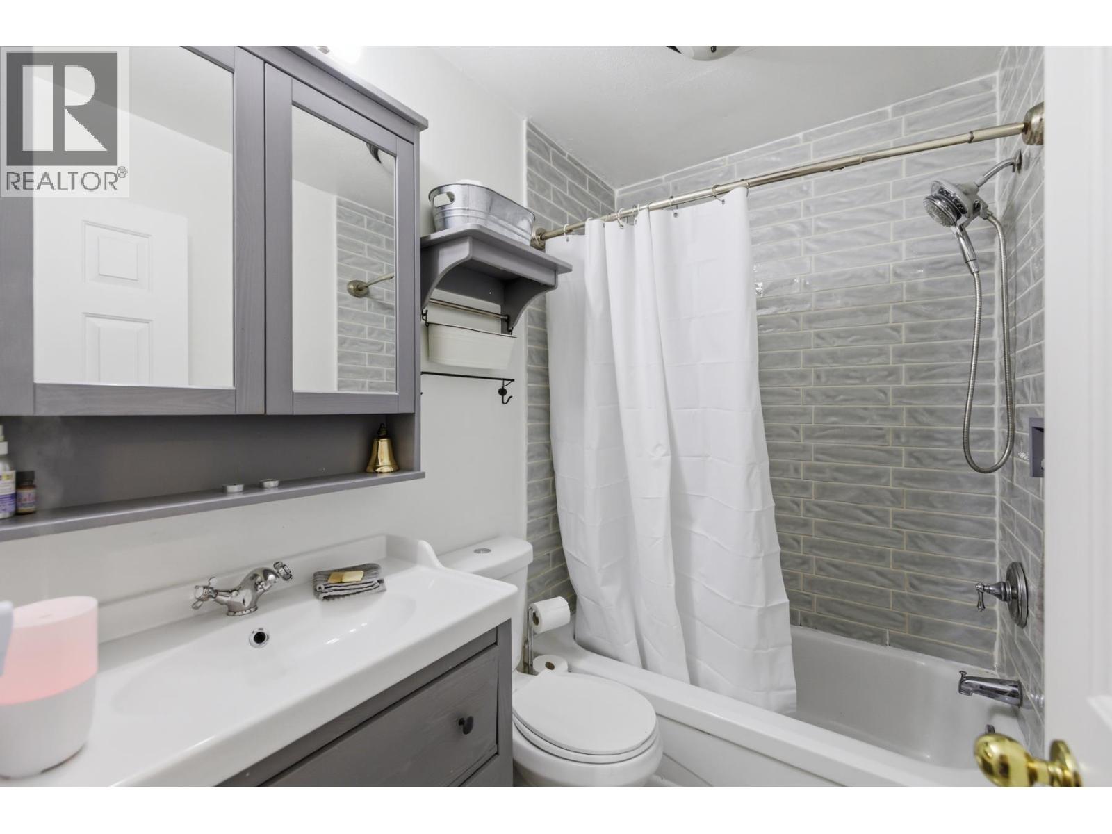 988 Howie Avenue, Coquitlam, British Columbia  V3J 1T3 - Photo 28 - R3103293