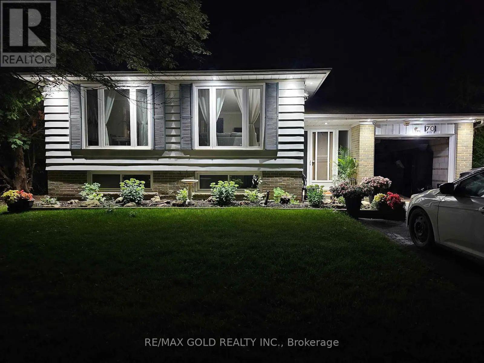 70 Greystone Crescent, Halton Hills, Ontario  L7G 1G9 - Photo 2 - W12728040