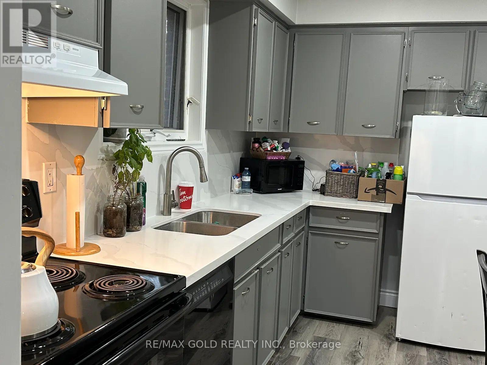 70 Greystone Crescent, Halton Hills, Ontario  L7G 1G9 - Photo 16 - W12728040