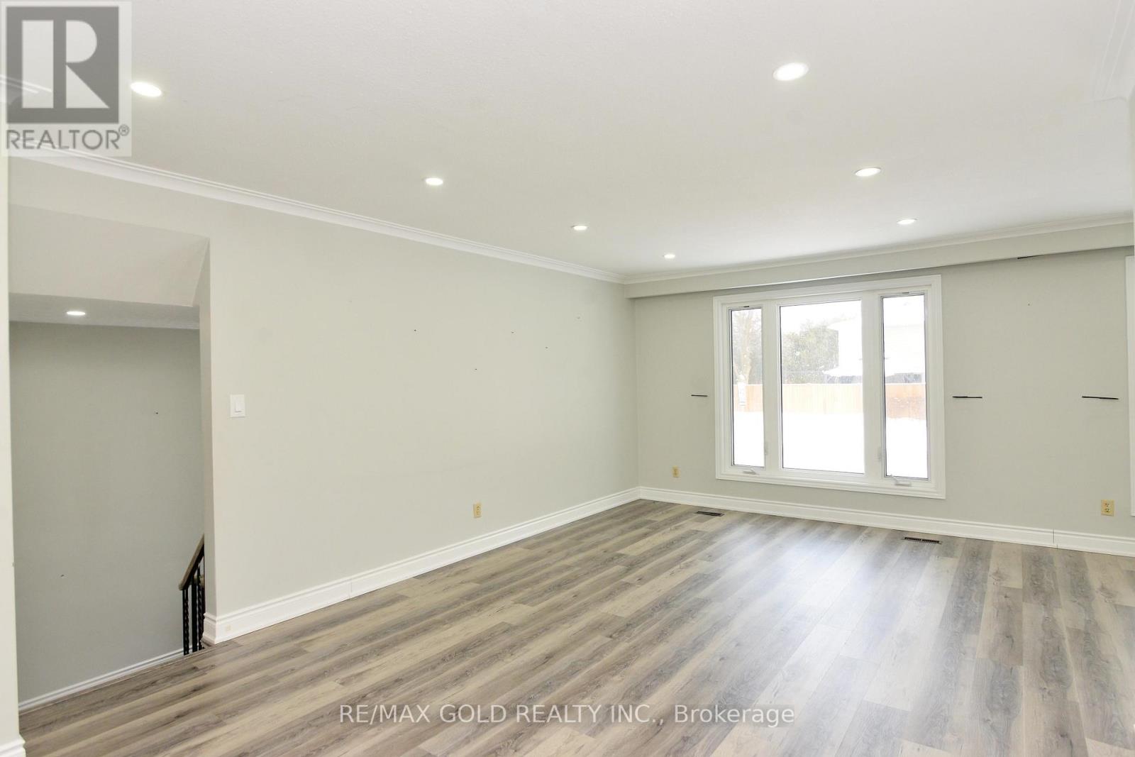 70 Greystone Crescent, Halton Hills, Ontario  L7G 1G9 - Photo 12 - W12728040