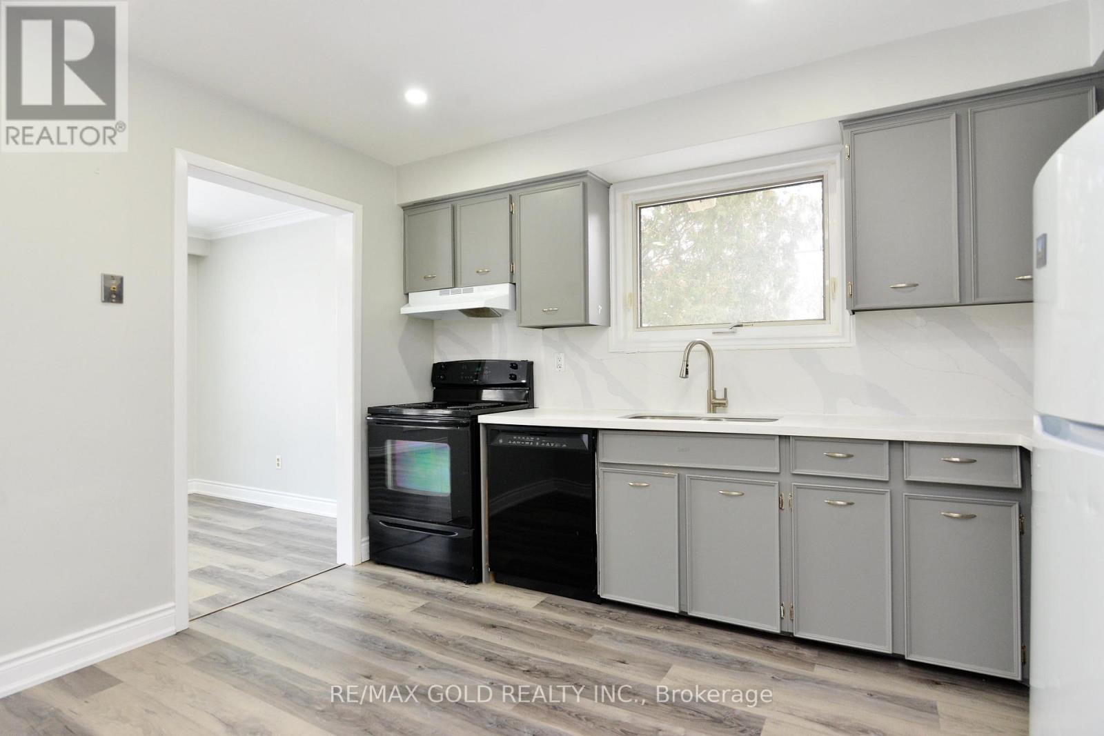 70 Greystone Crescent, Halton Hills, Ontario  L7G 1G9 - Photo 13 - W12728040