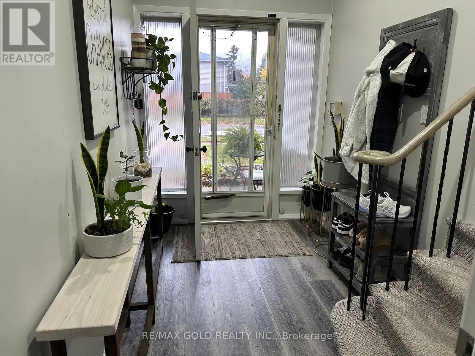 70 Greystone Crescent, Halton Hills, Ontario  L7G 1G9 - Photo 4 - W12728040