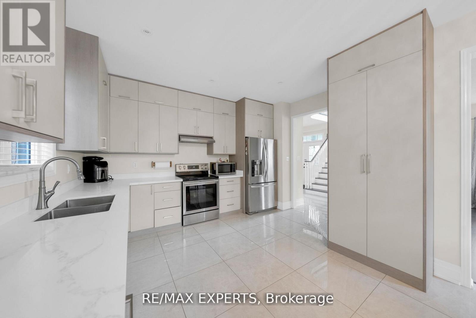 261 Mountainash Road, Brampton, Ontario  L6R 3M3 - Photo 22 - W12917186