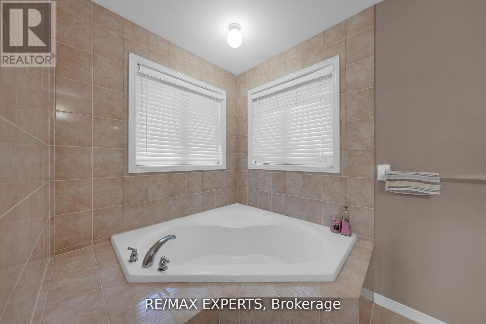 261 Mountainash Road, Brampton, Ontario  L6R 3M3 - Photo 32 - W12917186