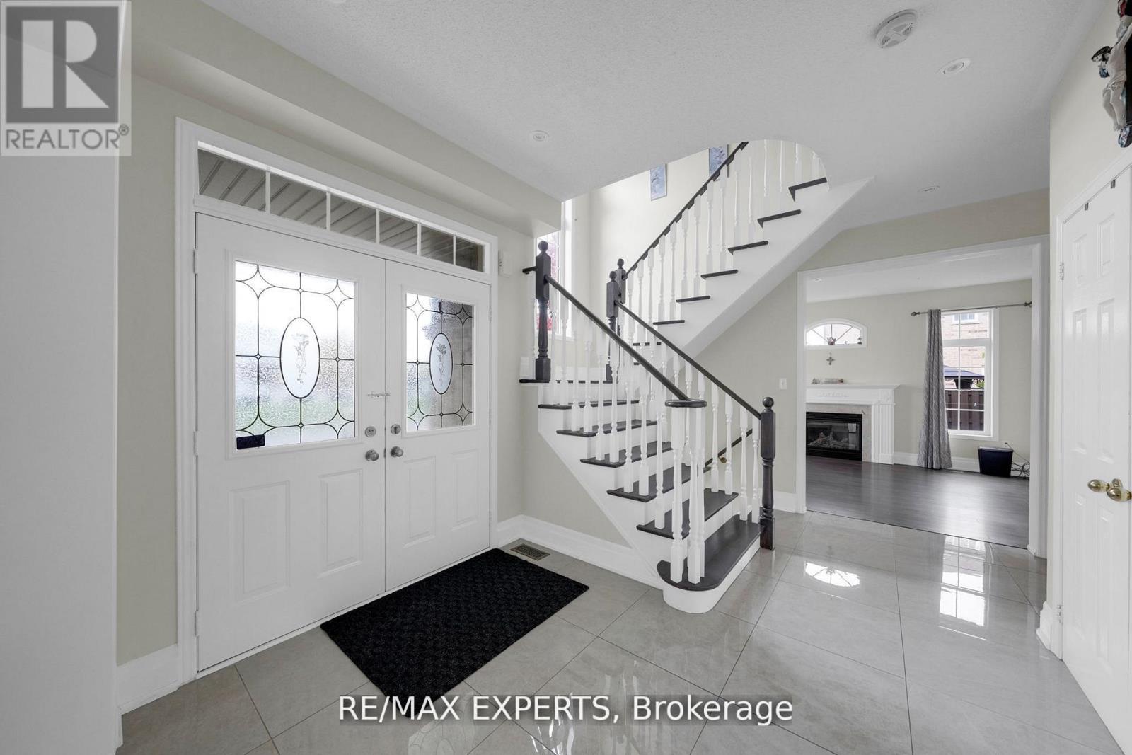 261 Mountainash Road, Brampton, Ontario  L6R 3M3 - Photo 8 - W12917186