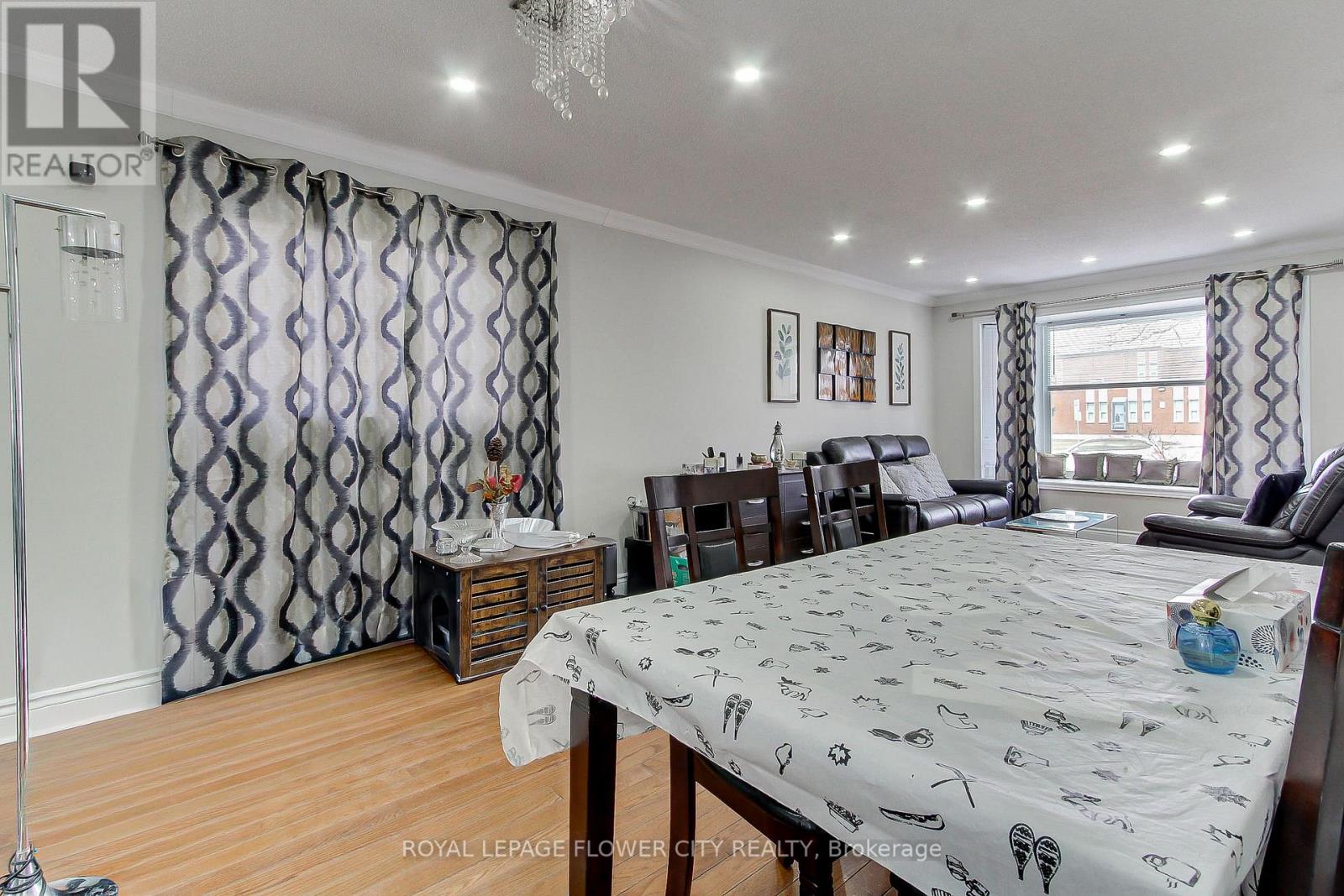 243 Centre Street N, Brampton, Ontario  L6V 2R3 - Photo 15 - W12917190