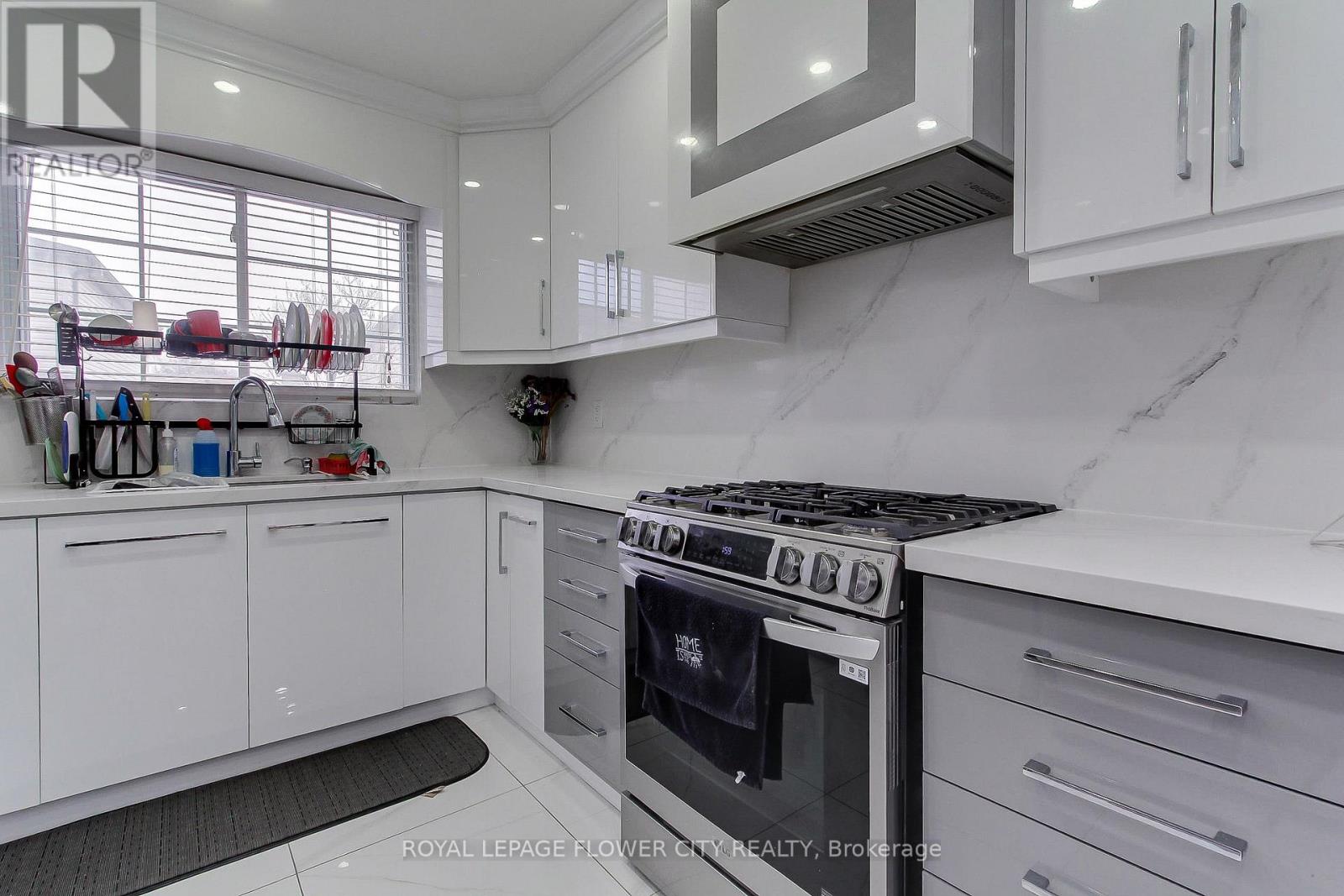 243 Centre Street N, Brampton, Ontario  L6V 2R3 - Photo 18 - W12917190