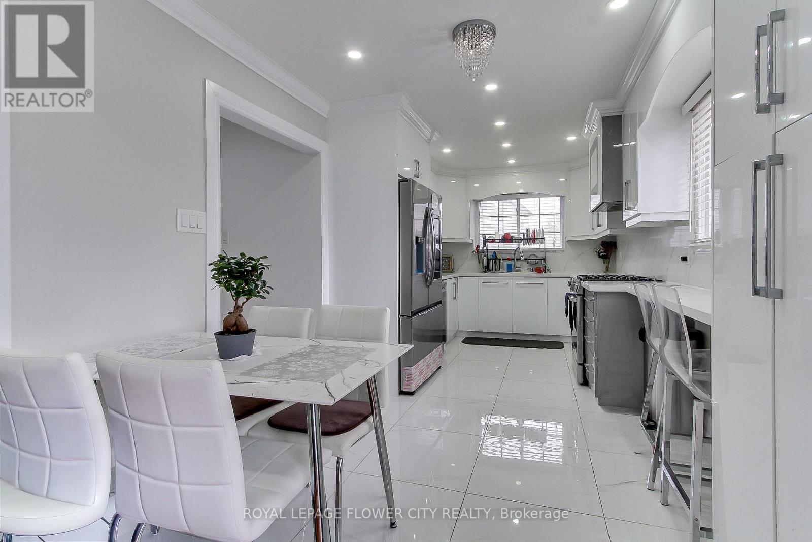 243 Centre Street N, Brampton, Ontario  L6V 2R3 - Photo 20 - W12917190