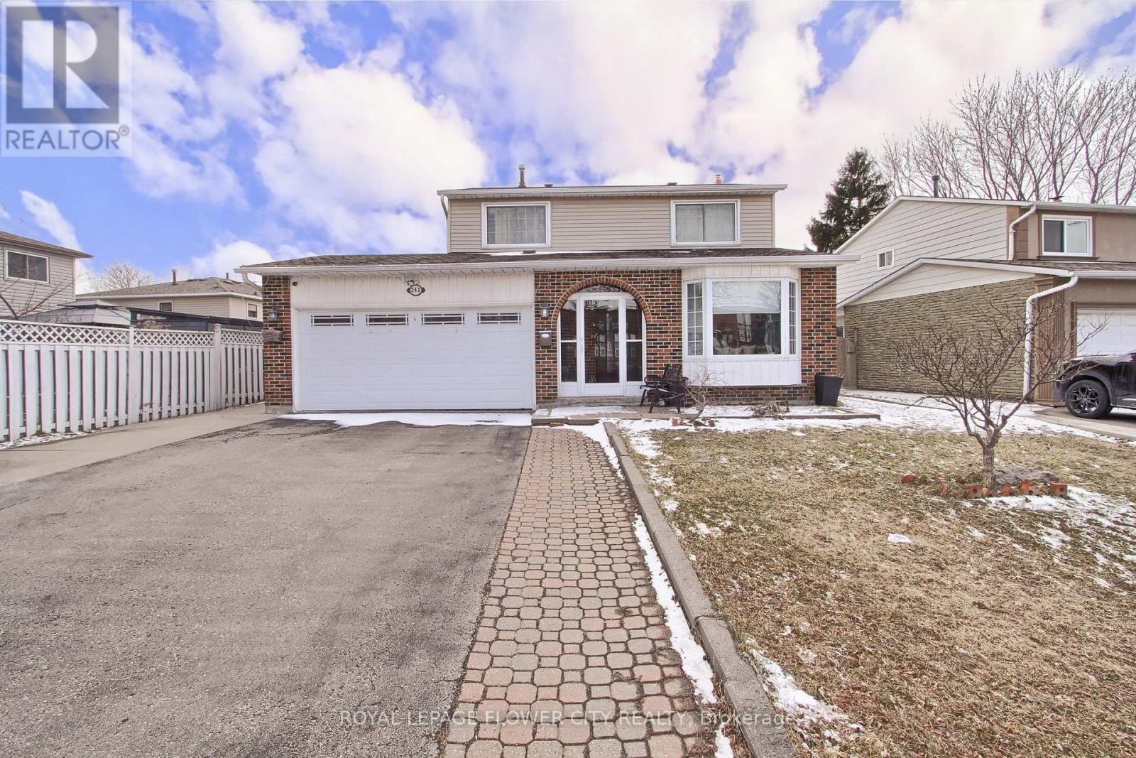 243 Centre Street N, Brampton, Ontario  L6V 2R3 - Photo 3 - W12917190