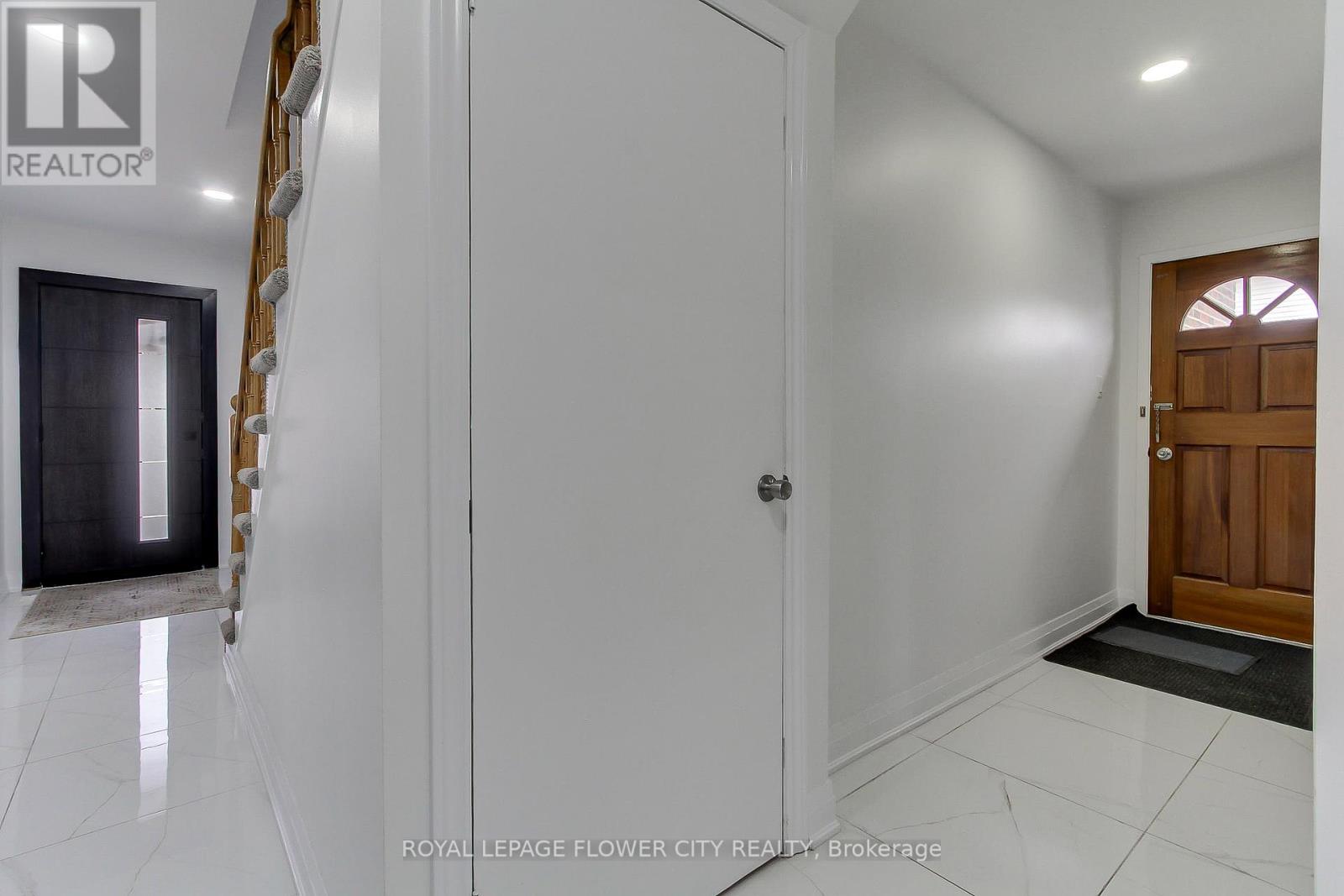 243 Centre Street N, Brampton, Ontario  L6V 2R3 - Photo 9 - W12917190