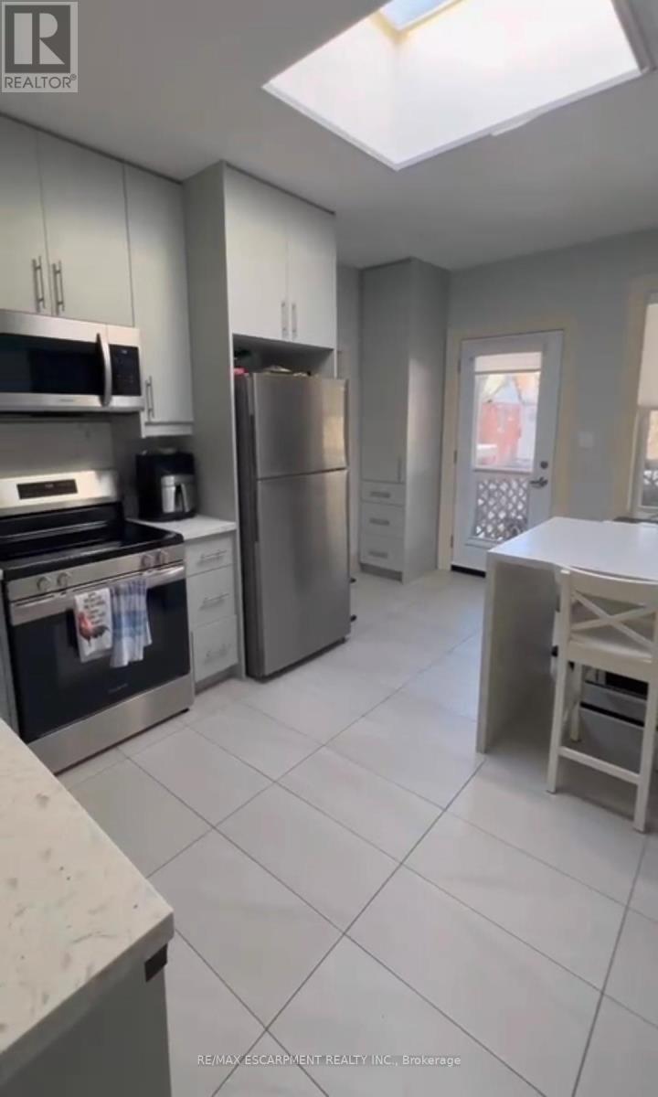 971.5 Main Street E, Hamilton, Ontario  L8M 1N2 - Photo 2 - X12917188