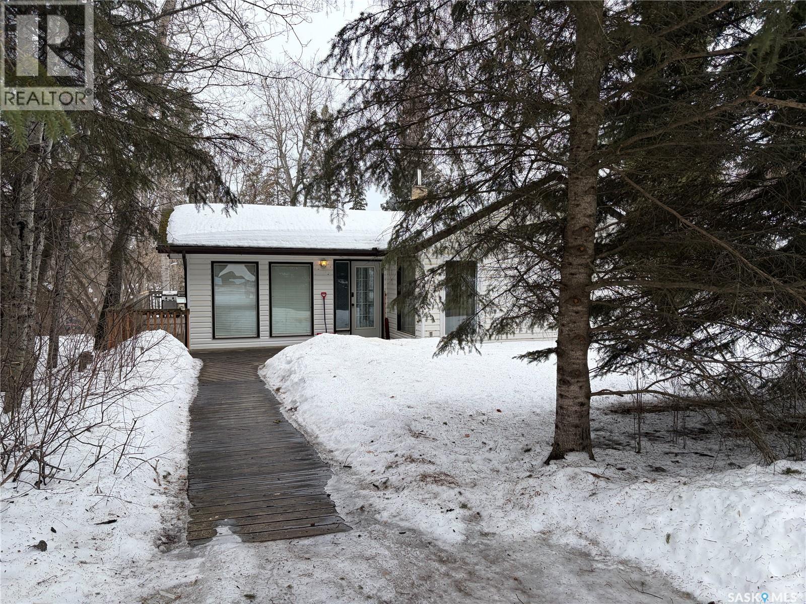 330 1st Avenue N, Big River, Saskatchewan  S0J 0E0 - Photo 2 - SK031000