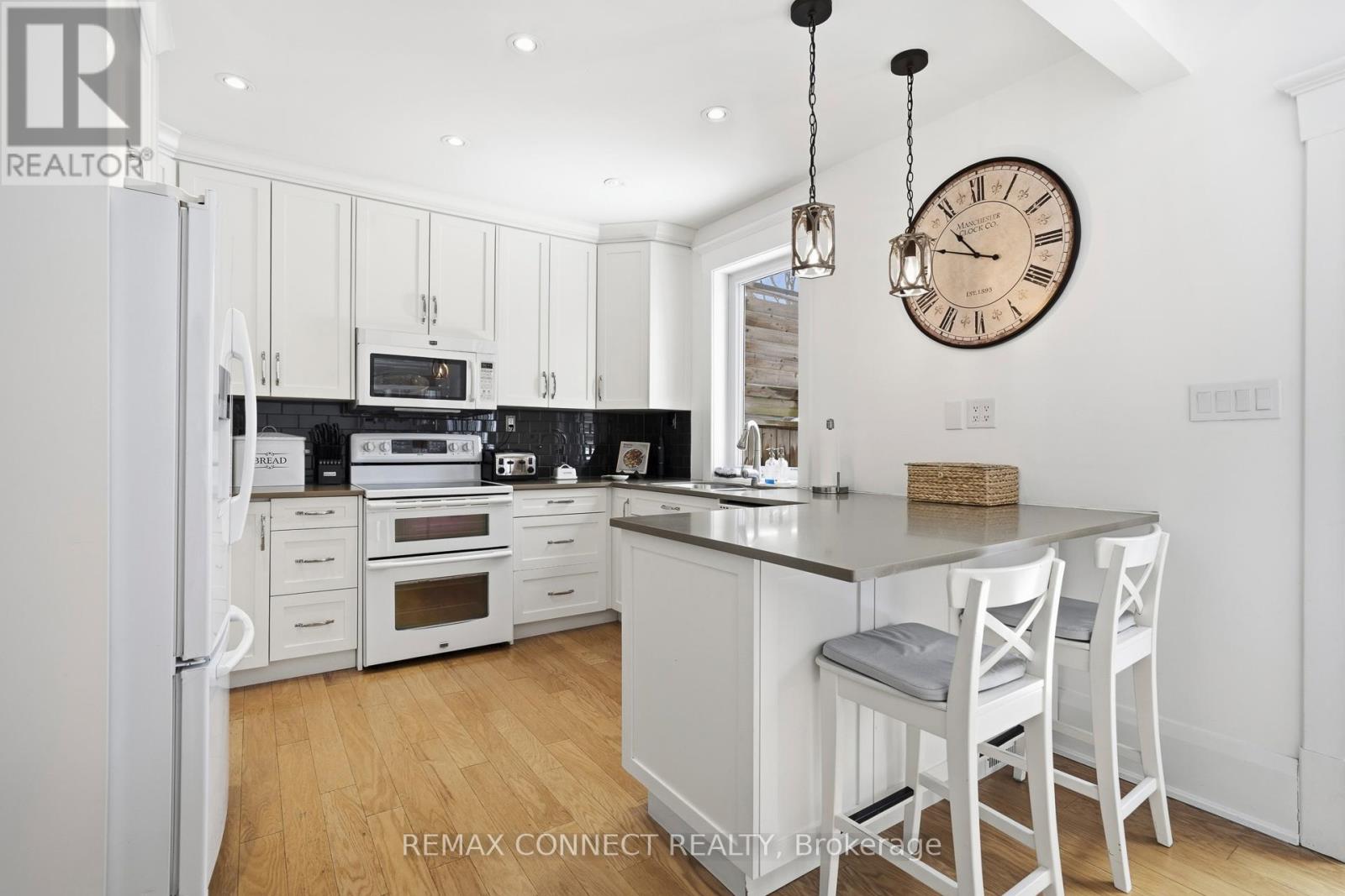 60 Woodbury Road, Toronto, Ontario  M8W 1X7 - Photo 8 - W12812774