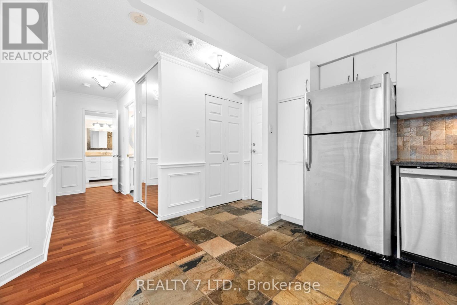 412 - 1270 Maple Crossing Boulevard, Burlington, Ontario  L7S 2J9 - Photo 8 - W12909004