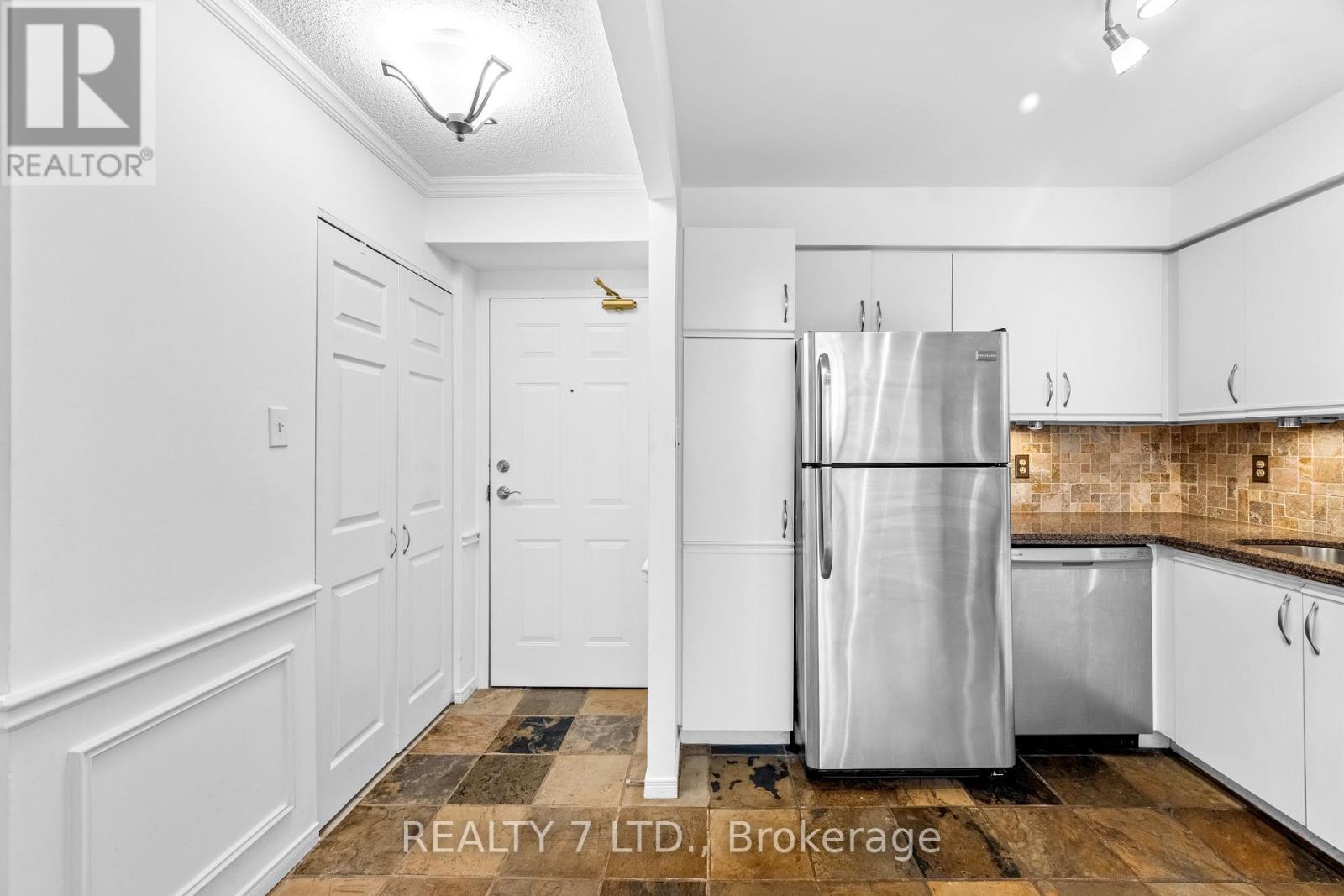 412 - 1270 Maple Crossing Boulevard, Burlington, Ontario  L7S 2J9 - Photo 9 - W12909004