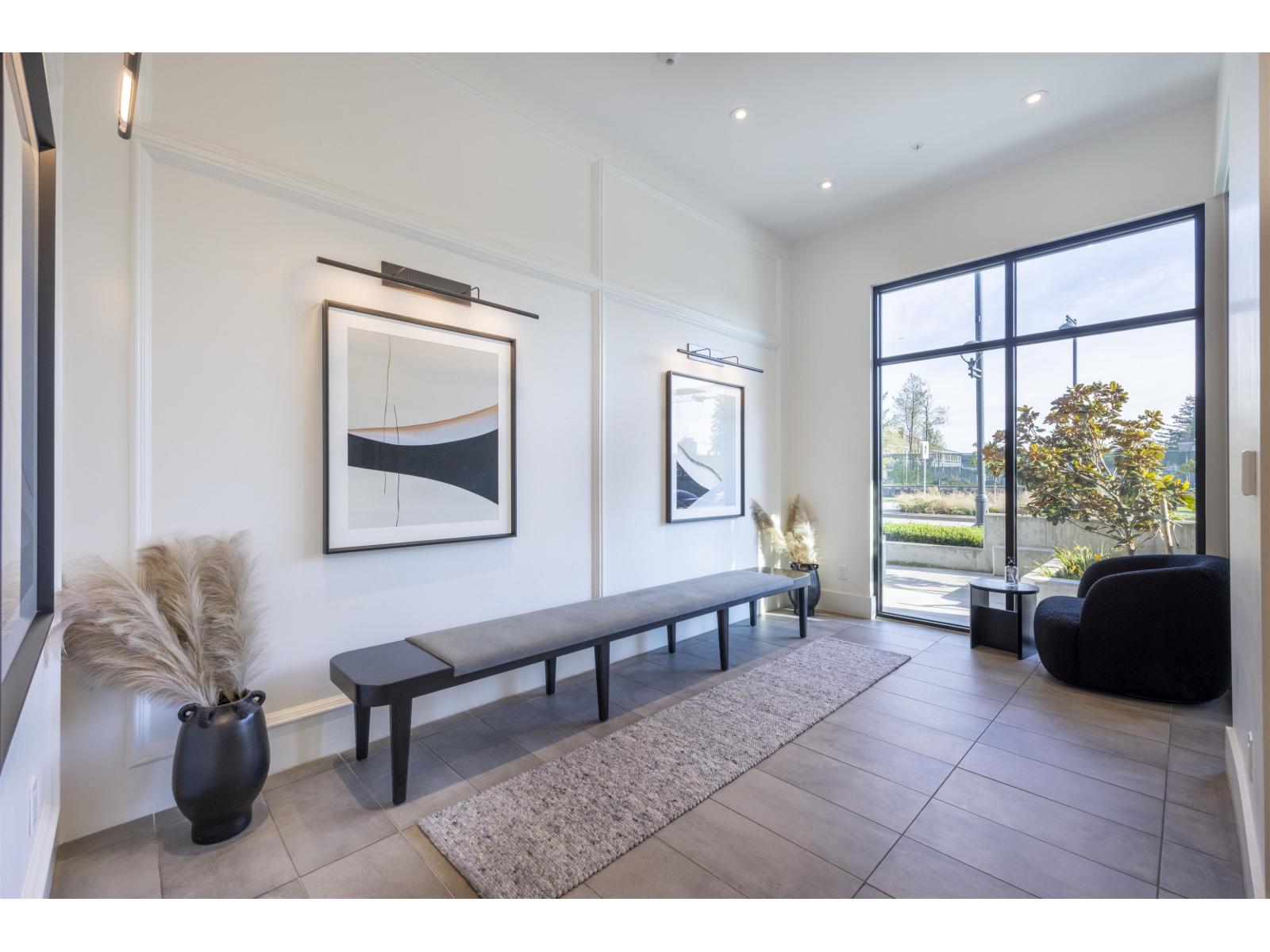 405 13933 105 Boulevard, Surrey, British Columbia  V3T 0R6 - Photo 2 - R3103115