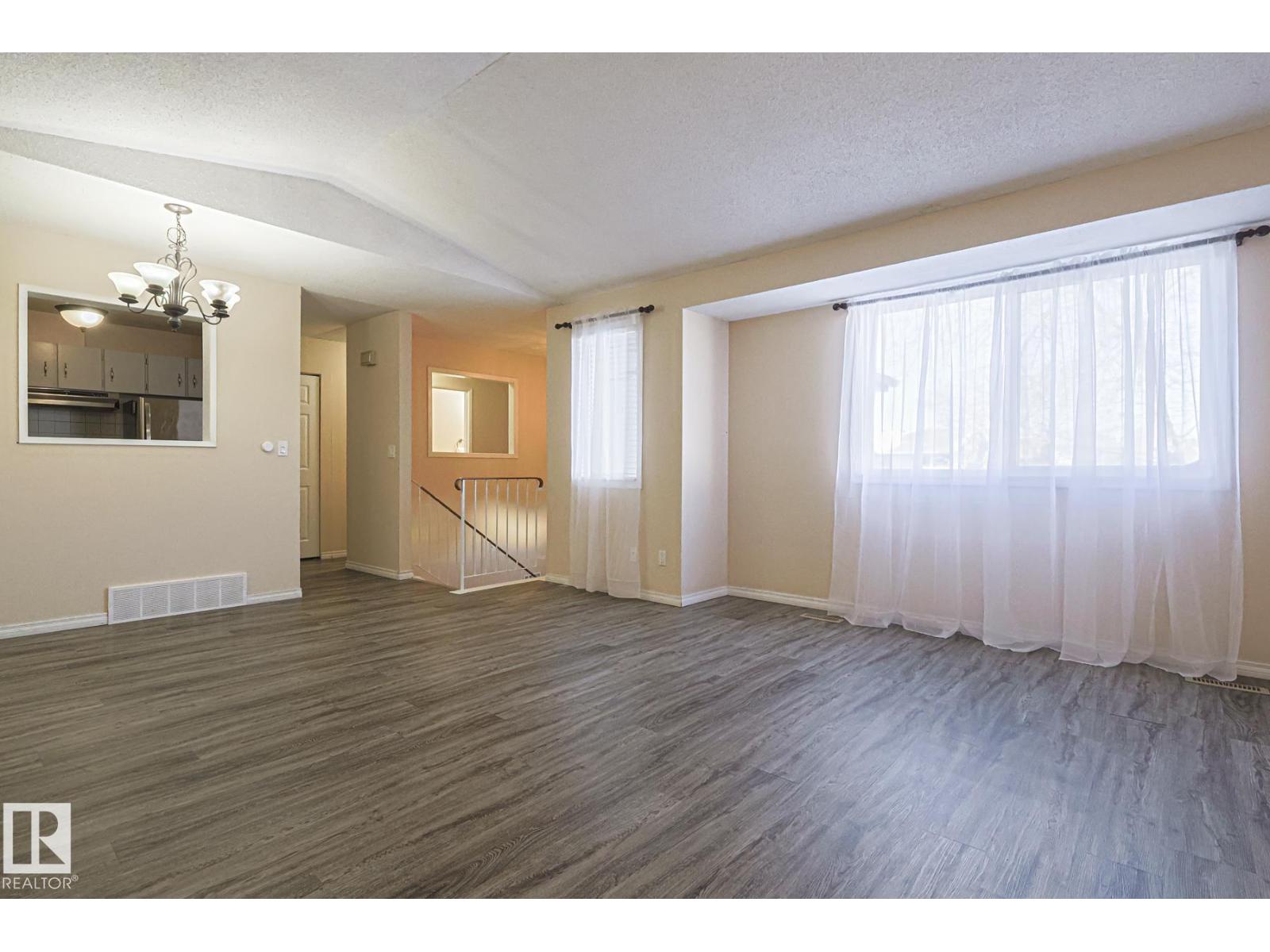 1526 69 St Nw Nw, Edmonton, Alberta  T6K 3R3 - Photo 10 - E4474757