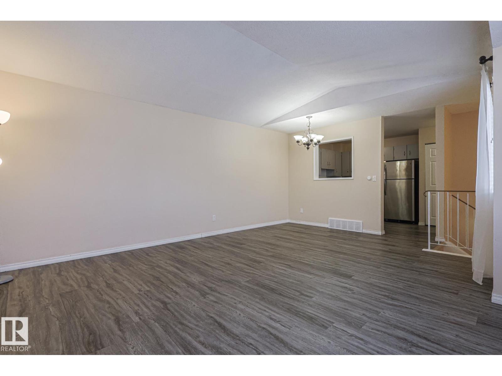 1526 69 St Nw Nw, Edmonton, Alberta  T6K 3R3 - Photo 9 - E4474757