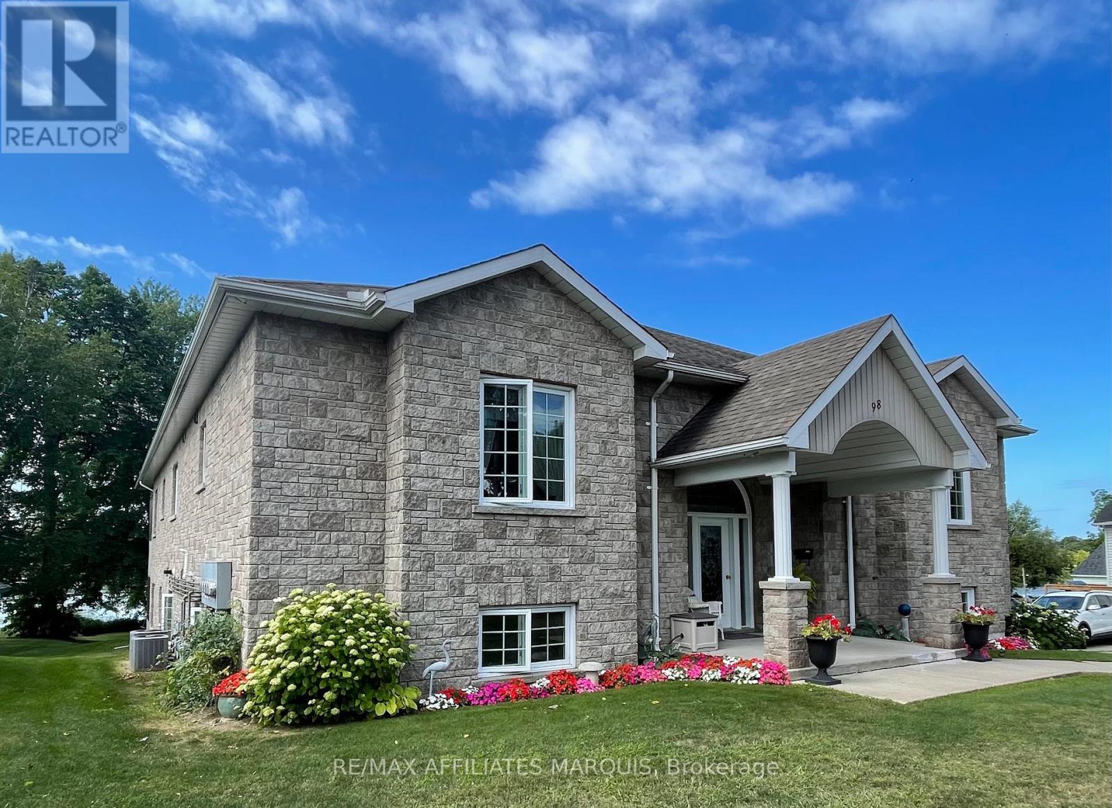 UNIT 4 - 98 QUEEN STREET, Smiths Falls, Ontario