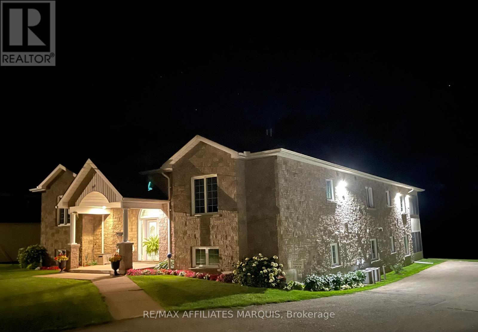 Unit 4 - 98 Queen Street, Smiths Falls, Ontario  K7A 3N4 - Photo 2 - X12917242