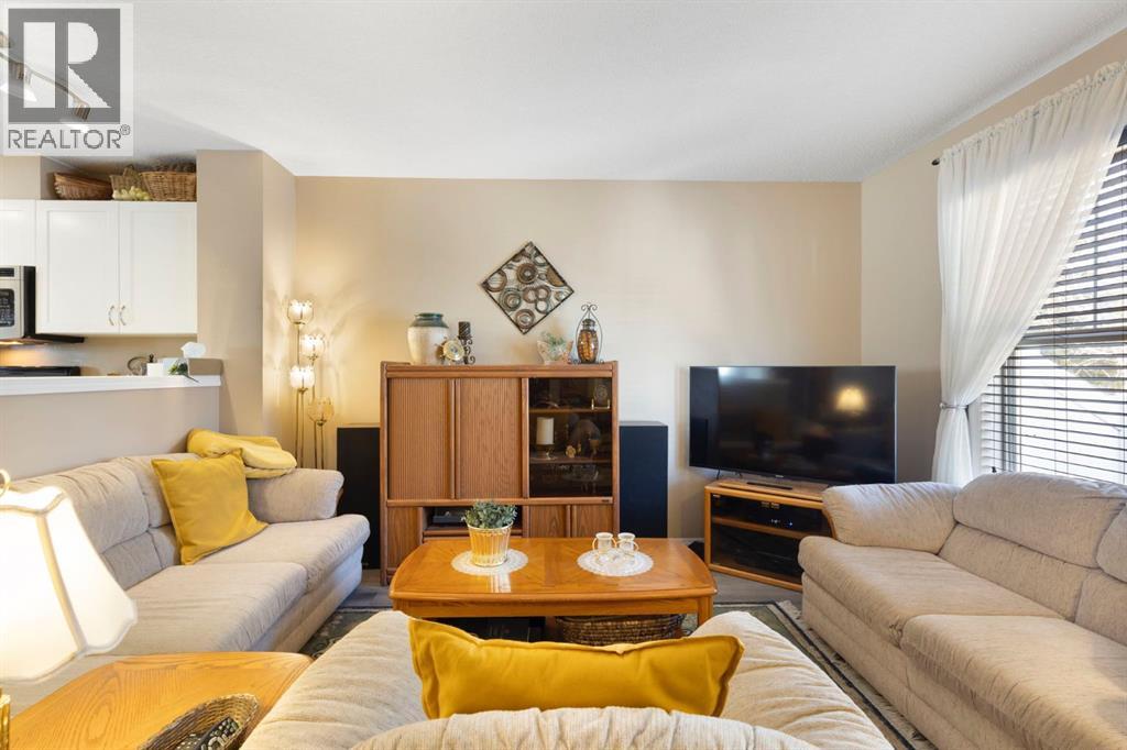 352 Elgin Gardens SE, Calgary, Alberta  T2Z 4T5 - Photo 6 - A2290985