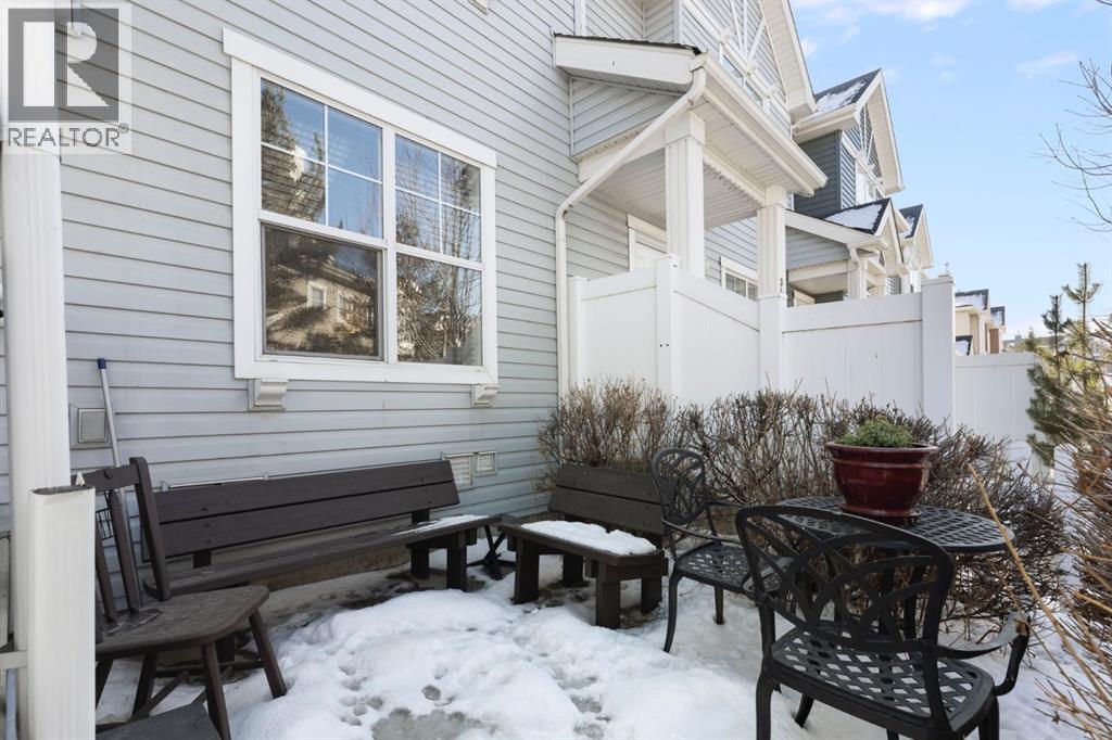 352 Elgin Gardens SE, Calgary, Alberta  T2Z 4T5 - Photo 3 - A2290985