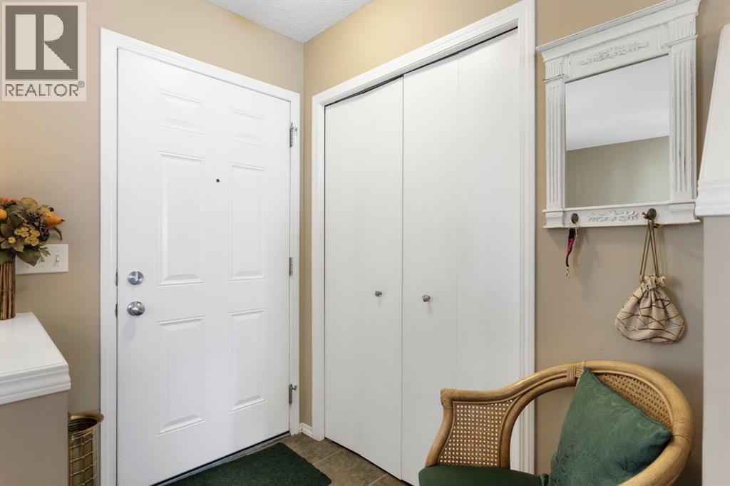 352 Elgin Gardens SE, Calgary, Alberta  T2Z 4T5 - Photo 4 - A2290985